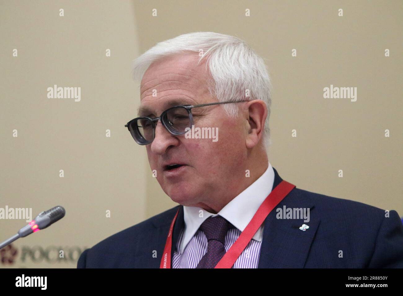 Sankt Petersburg, Russland. 16. Juni 2023. Alexander Shokhin, Präsident der Russischen Industrie- und Unternehmervereinigung, nimmt an einer Sitzung zum Thema "About those who looking to the future: Presentation of the EPS Rating in the Framework of the St." Teil Petersburg International Economic Forum 2023 (Kreditbild: © Maksim Konstantinov/SOPA Images via ZUMA Press Wire) NUR REDAKTIONELLE VERWENDUNG! Nicht für den kommerziellen GEBRAUCH! Stockfoto