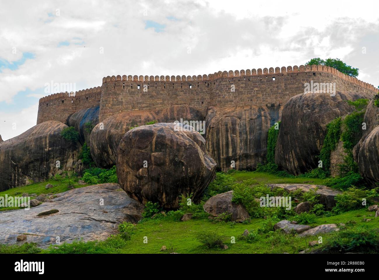 Das Tirumayam Thirumayam Fort ist eine Festung, die von Vijaya Raghunatha Sethupathi, dem Raja von Ramnad im Jahr 1687, Tamil Nadu, Südindien, errichtet wurde Stockfoto