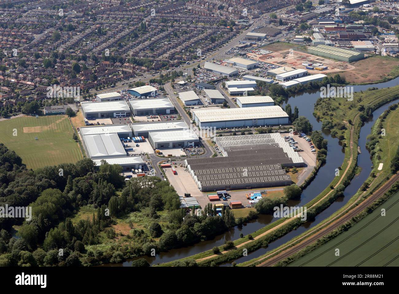 Luftaufnahme der Industrie auf der Wheatley Hall Road, Doncaster, South Yorkshire. Einschließlich Industriegebiet St. Modwens Park Stockfoto