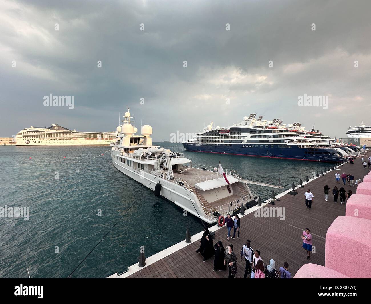Doha, Katar - 05. Juni 2023: Umbau des alten Hafens von Doha in den Stadtteil Mina Box Park Katar Stockfoto