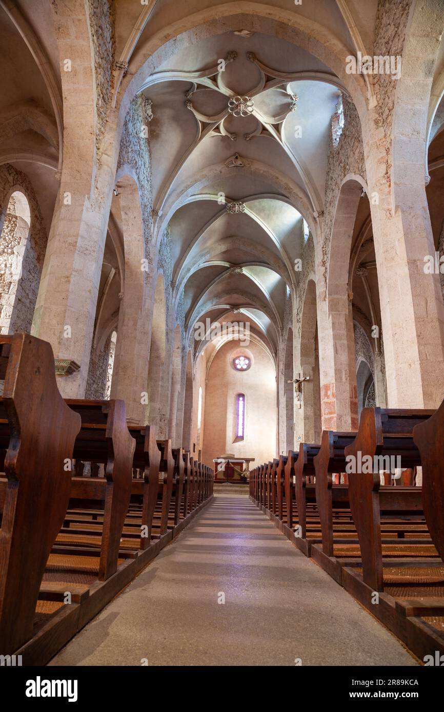 Eglise Sainte-Marie-Madeleine de Pérouges, Pérouges, Departement Ain, Region Auvergne-Rhône-Alpes in Ostfrankreich. Stockfoto