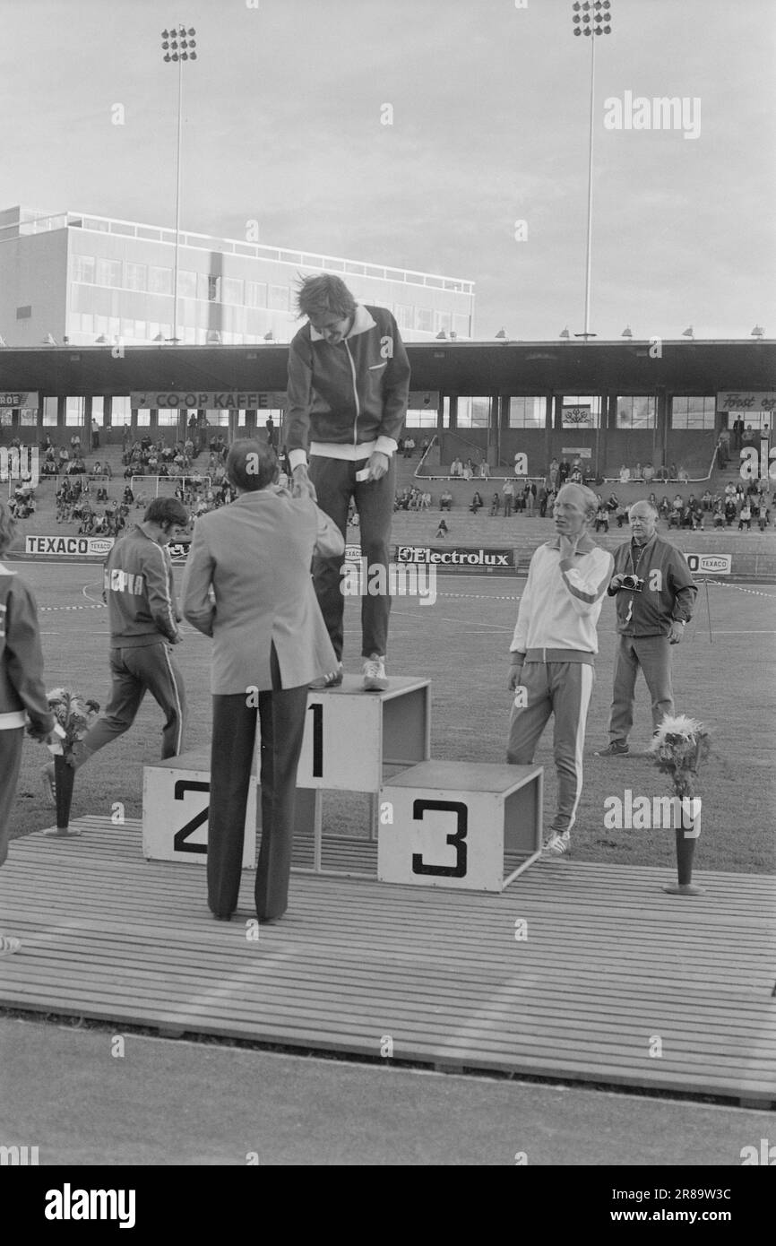 Aktuell 29 - 6 - 1974: Kleiner Bruder in der Welt EliteLittle Brother hat Big Brother für immer distanziert. Arne Kvalheim muss in der Schlange stehen. Knut Kvalheim gehört nach 13.20.4 während der Top Games in Helsinki vor ein paar Wochen zur entschieden Weltelite in 5000 Metern Höhe. Bis heute hält er drei norwegische Rekorde, 3.000 Meter Steeplechase und flach und 5.000 Meter. Knut Kvalheim - mit seinen drei norwegischen Rekorden - muss sich in knapp zwei Monaten während der EG in Rom in der Favoritengruppe wiederfinden. Foto: Jo Grim Gullvåg / Aktuell / NTB ***FOTO NICHT ABGEBILDET*** Stockfoto