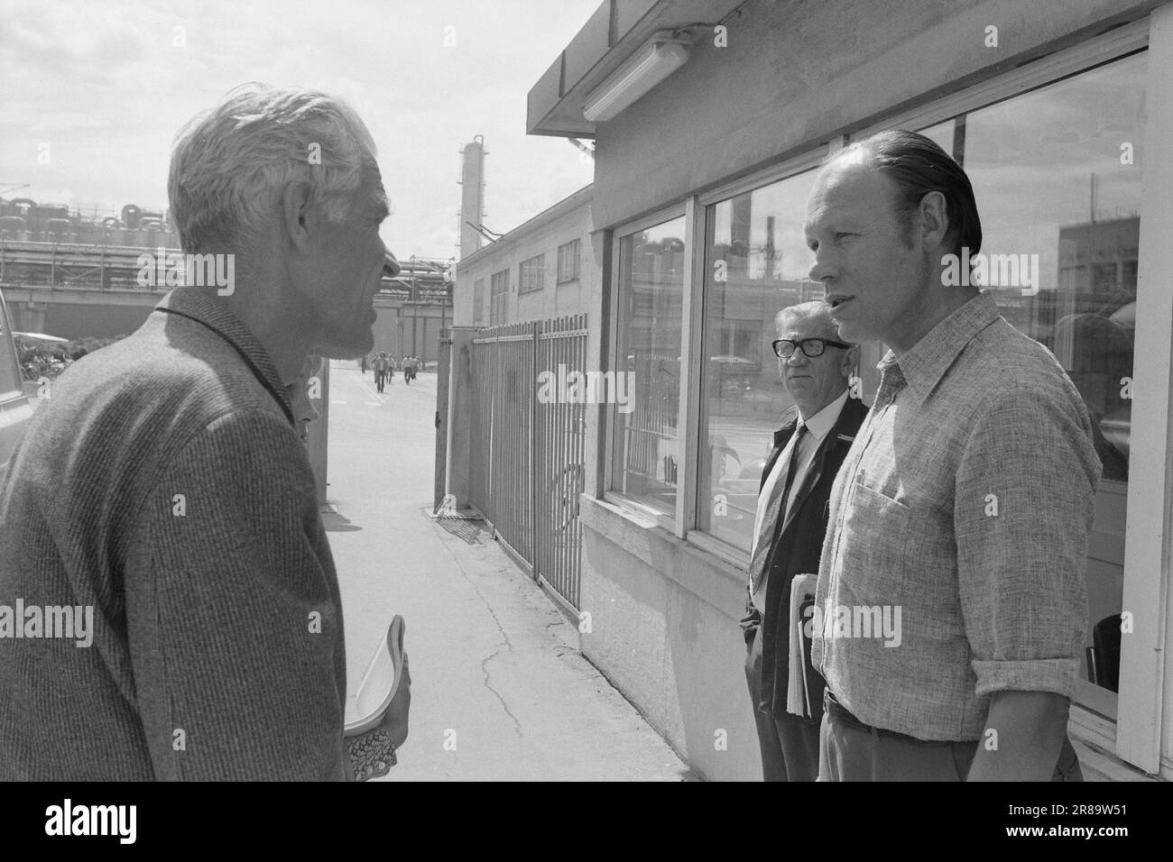 Aktuell 29 - 7 - 1974: Aus diesem Grund streiken Arbeiter von Hydro stands4.500 bei Norsk Hydro. Es könnte ein ziemlich langer Streik werden. Foto: Sverre A. Børretzen / Aktuell / NTB ***FOTO NICHT IMAGE PROCESSED*** Stockfoto