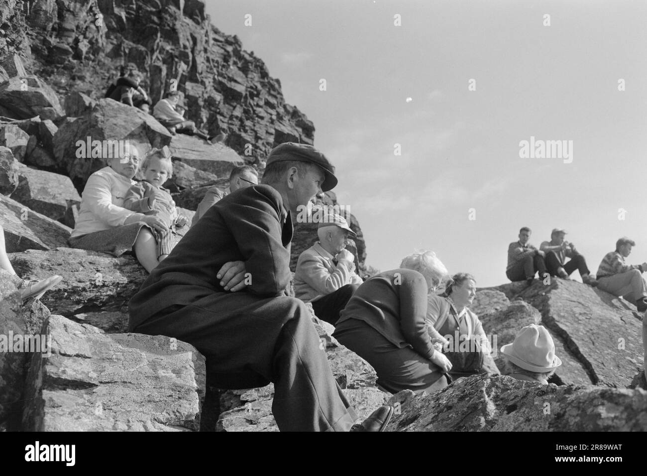 Tatsächlich 34-7-1960: Auf Wiedersehen, Herr Bratteli. Die neue Bergstraße zwischen Sauda und Røldal wurde auf Privatinitiative gebaut. Foto: Sverre A. Børretzen / Aktuell / NTB ***FOTO NICHT IMAGE PROCESSED*** Stockfoto