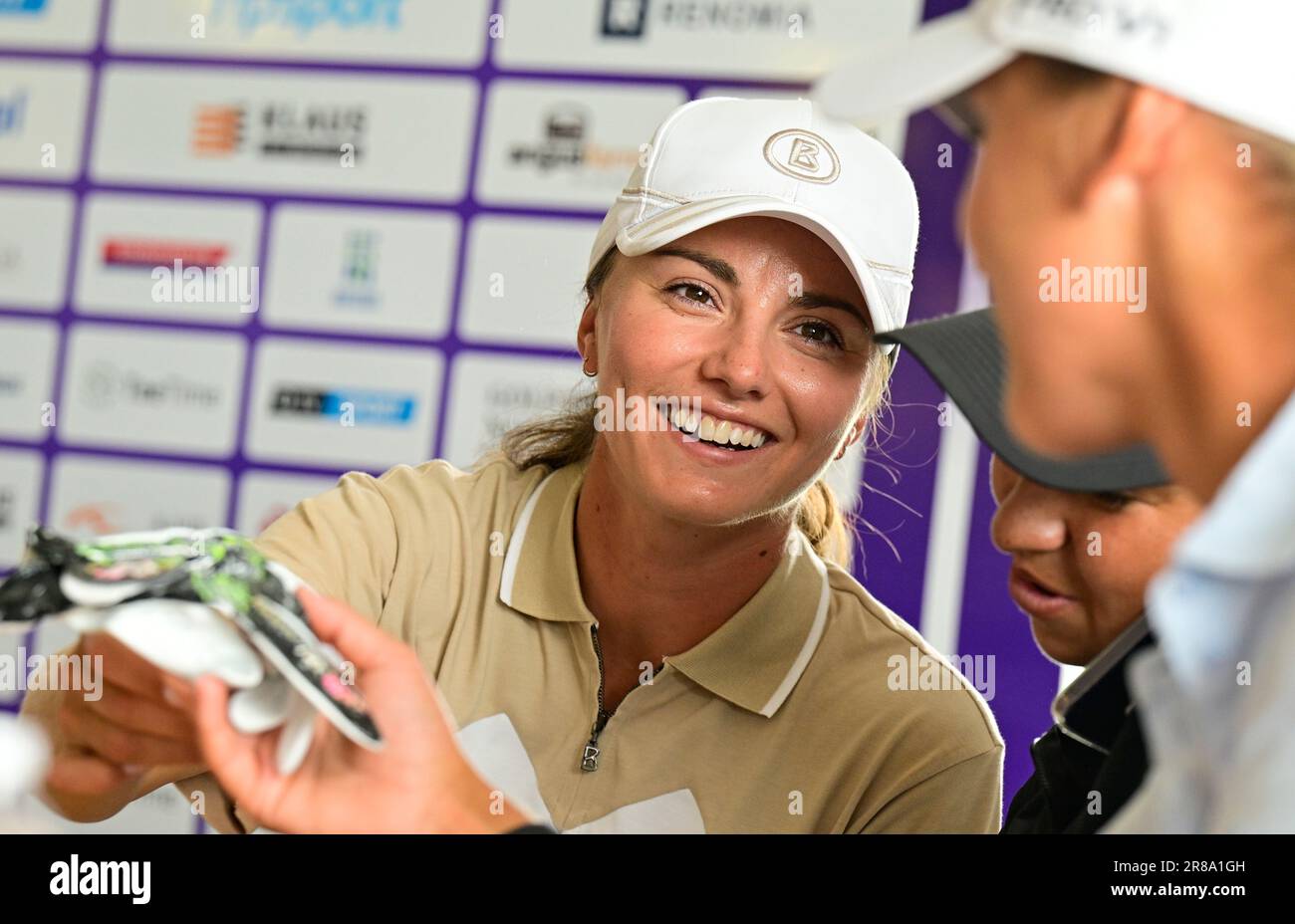 Beroun, Tschechische Republik. 20. Juni 2023. Klara Davidson Spilkova lächelt während der Pressekonferenz vor der Tipsport Czech Ladies Open Tour der Ladies European Tour Serie in Beroun, Tschechische Republik, 20. Juni 2023. Kredit: Roman Vondrous/CTK Photo/Alamy Live News Stockfoto