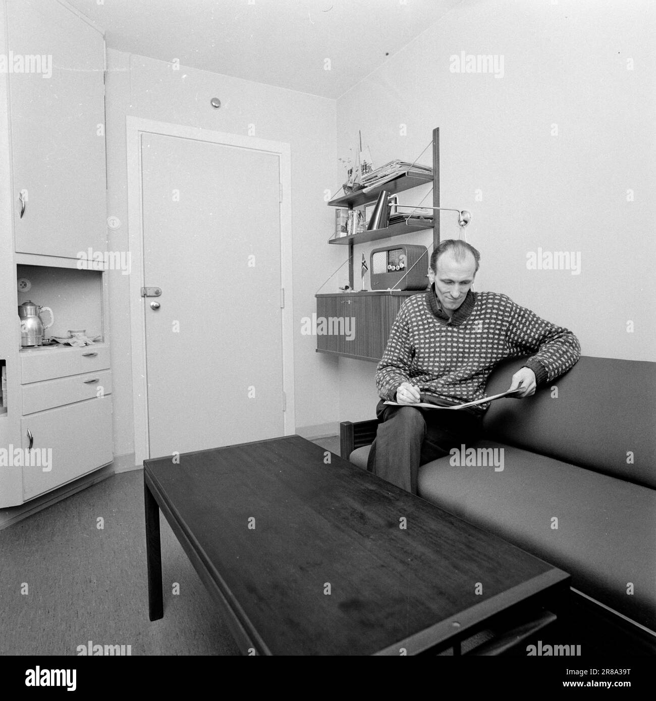 Aktuelle 56-4-1960 : Haus und Arbeit - und Hoffnung! Derzeit arbeiten rund 175 Menschen in den verschiedenen Unternehmen im Zentrum von Løren, von denen rund 100 behindert sind. Die meisten von ihnen leben im Schlafsaal, das fünfzig Meter entfernt ist und Platz für insgesamt 90 Personen bietet. In Løren haben behinderte Menschen ein Haus und einen Job - und Hoffnung! Foto: Ivar Aaserud/Aktuell/NTB Stockfoto