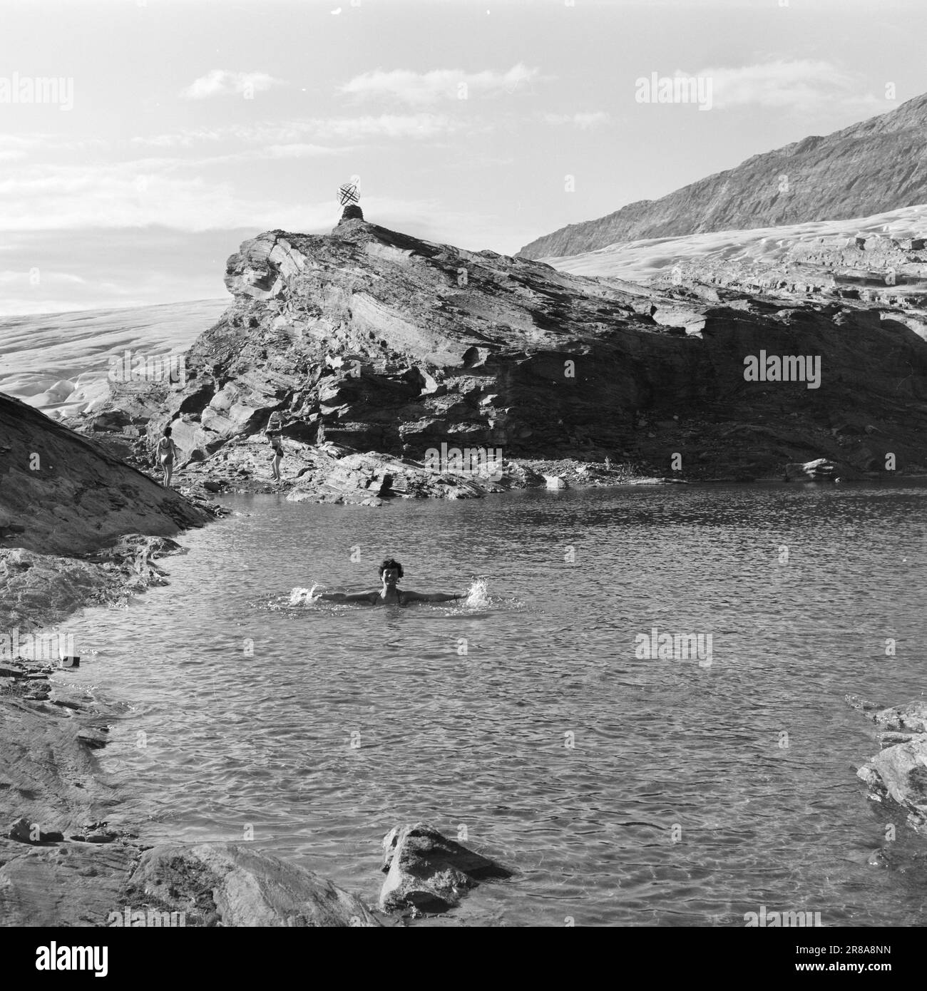 Aktuell 35-8-1960: Tropisch am Polarkreis. Es war einmal ein seltsamer Sommer. Als die Natur die Teile des Landes auf den Kopf stellte. Als das Quecksilber zwischen 30-40 Grad Celsius in Nordnorwegen schwankte, während Südnorwegen im Regen ertrank. Foto: Bjørn Bjørnsen / Aktuell / NTB ***FOTO NICHT VERARBEITET*** Stockfoto