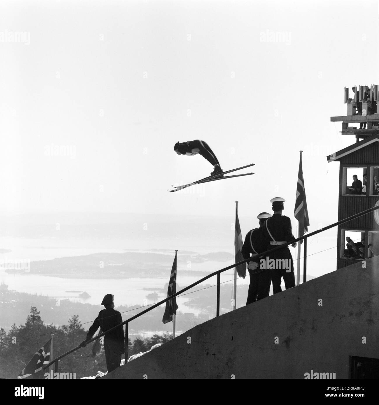 Aktuell 15-3-1960: Wir haben gewonnen und gewonnen... Die Springer sammelten Publikumsrekorde, und die Skilanglauffahrer schrieben Skigeschichte. Foto: Sverre A. Børretzen / Aage Storløkken / Aktuell / NTB ***FOTO NICHT ABGEBILDET*** Stockfoto