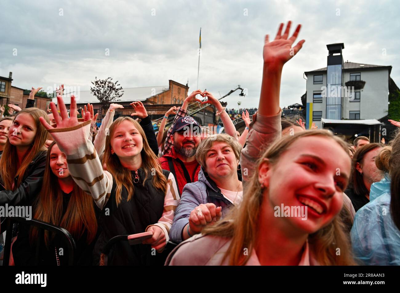 LEMBERG, UKRAINE - 17. JUNI 2023 - Zuschauer werden während des ukrainischen Song Project 2023 Festivals in Lemberg, Westukraine, gesehen. Stockfoto