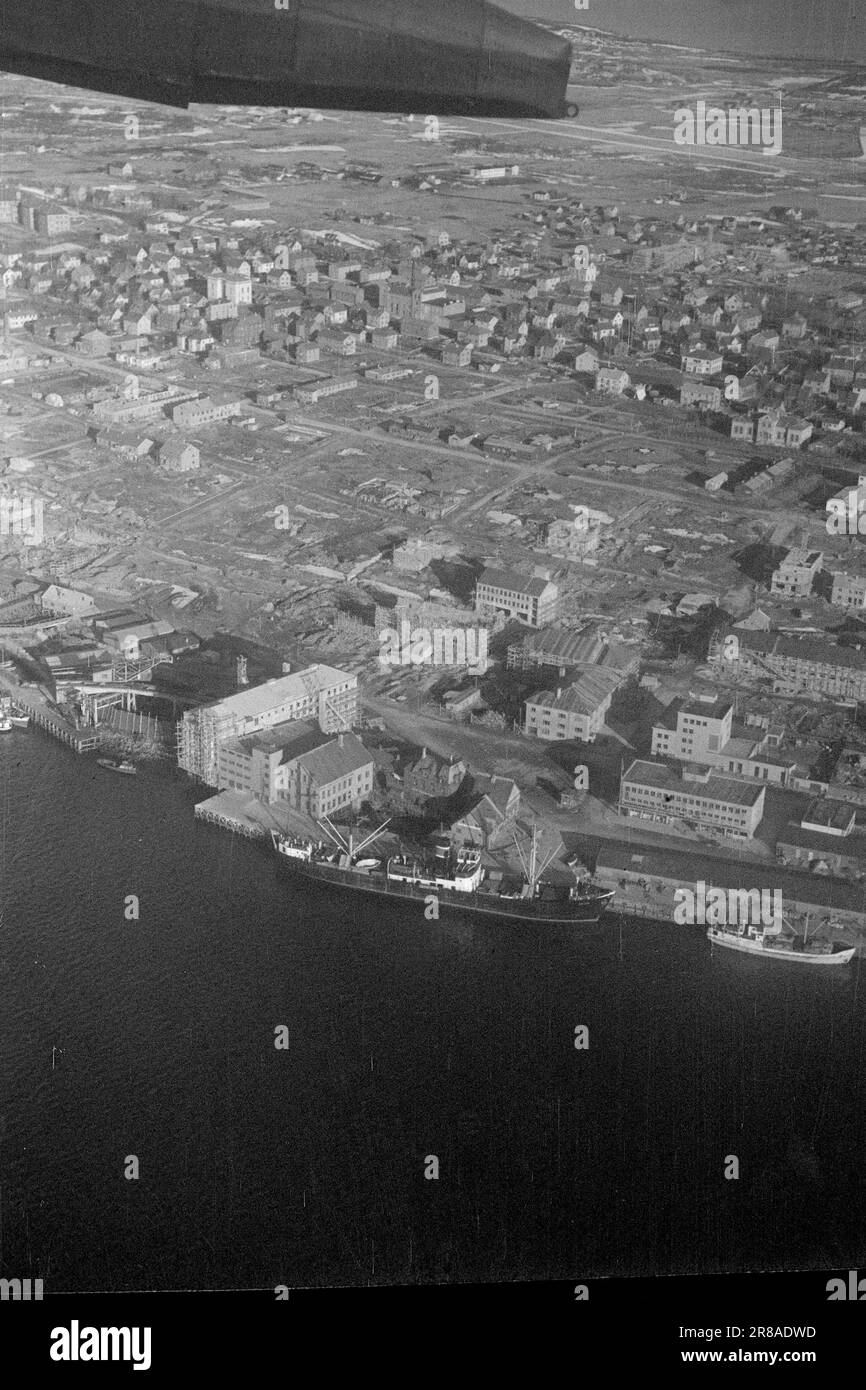 Derzeit 10-1947: Die fliegende Expressstrecke entlang Norwegens mit der fliegenden Hurtigrute auf der regulären Strecke, die im Juni eröffnet wird, startet jeden Morgen ein Flug von Tromsø und ein Flug von Stavanger, während einer in Reserve ist. Die Flugzeit beträgt etwa neun Stunden mit zusätzlichen Zwischenstopps in Bergen, Oslo, Trondheim, Brønnøysund/Sandnessjøen, Bodø und Harstad. Von Tromsø aus startet die Route Hammerfest–Vadsø–Kirkenes hodt mit anderen Flügen dreimal pro Woche. Die Fahrt Kirkenes–Oslo dauert daher zwei Tage mit dem fliegenden Hurtigruten. Jetzt vergeht etwa eine Woche. Foto: Th Stockfoto