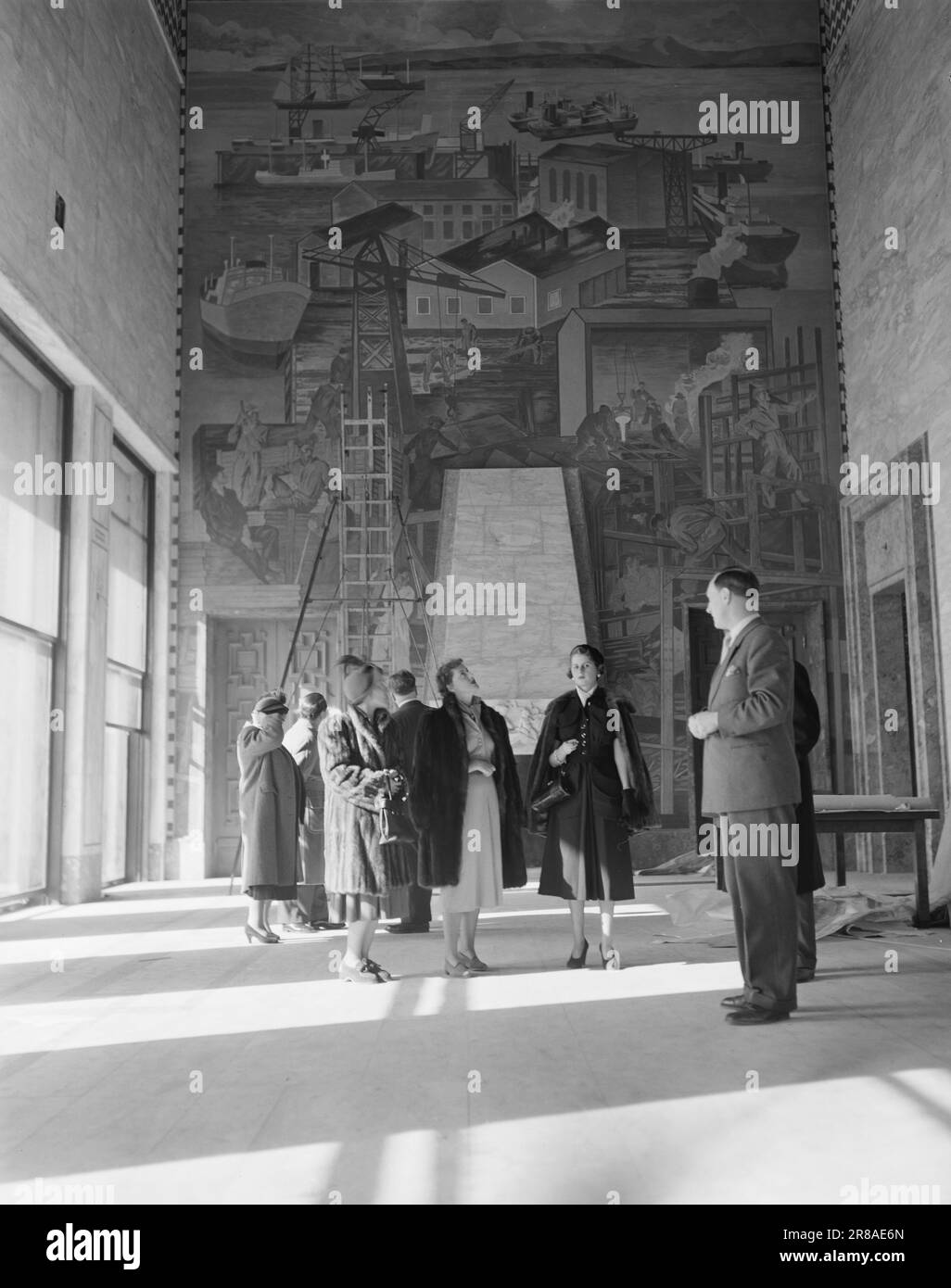 Aktuell 081950 Schönheitskönigin auf Kurzbesuch. Die schönste in