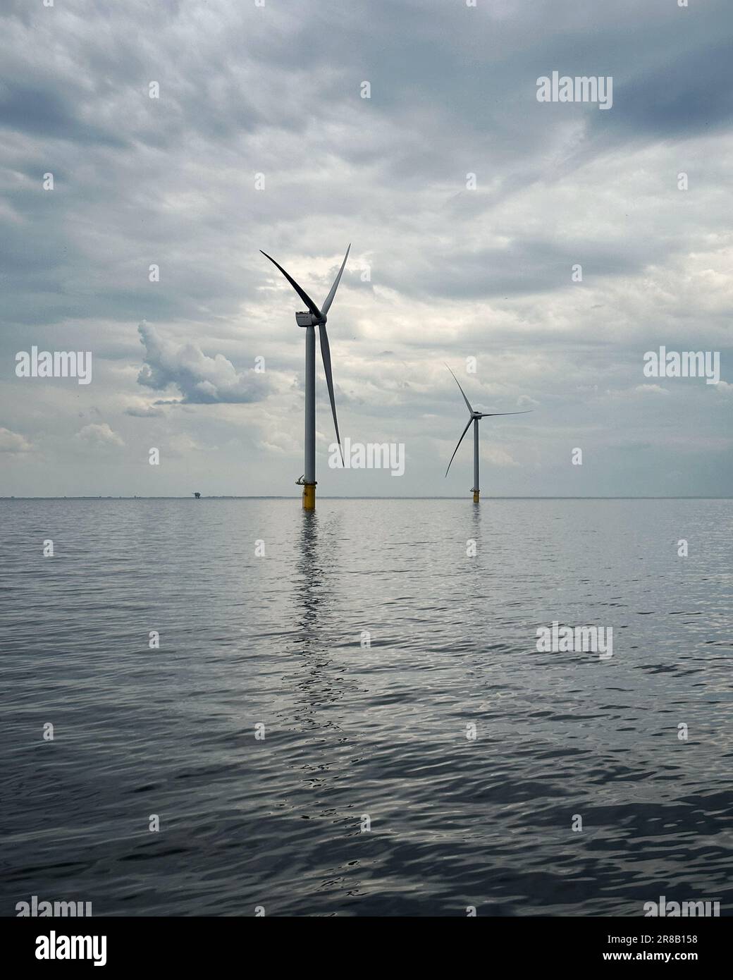 Windturbinen, auf einem Windpark in der Nordsee Stockfoto