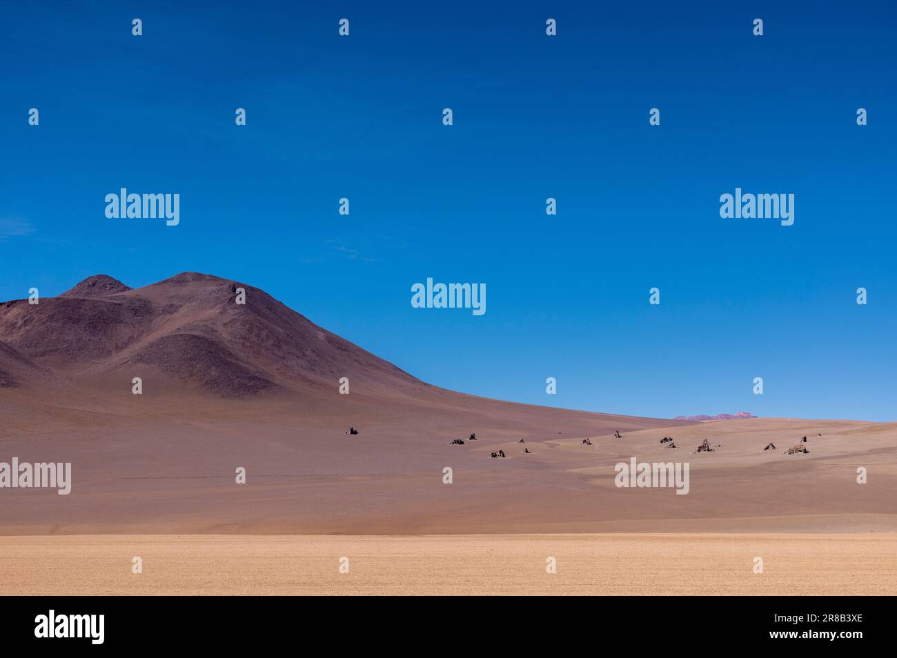 Malerische Wüste Salvador Dali, nur ein natürlicher Anblick auf der malerischen Lagunenroute durch den bolivianischen Altiplano in Südamerika Stockfoto