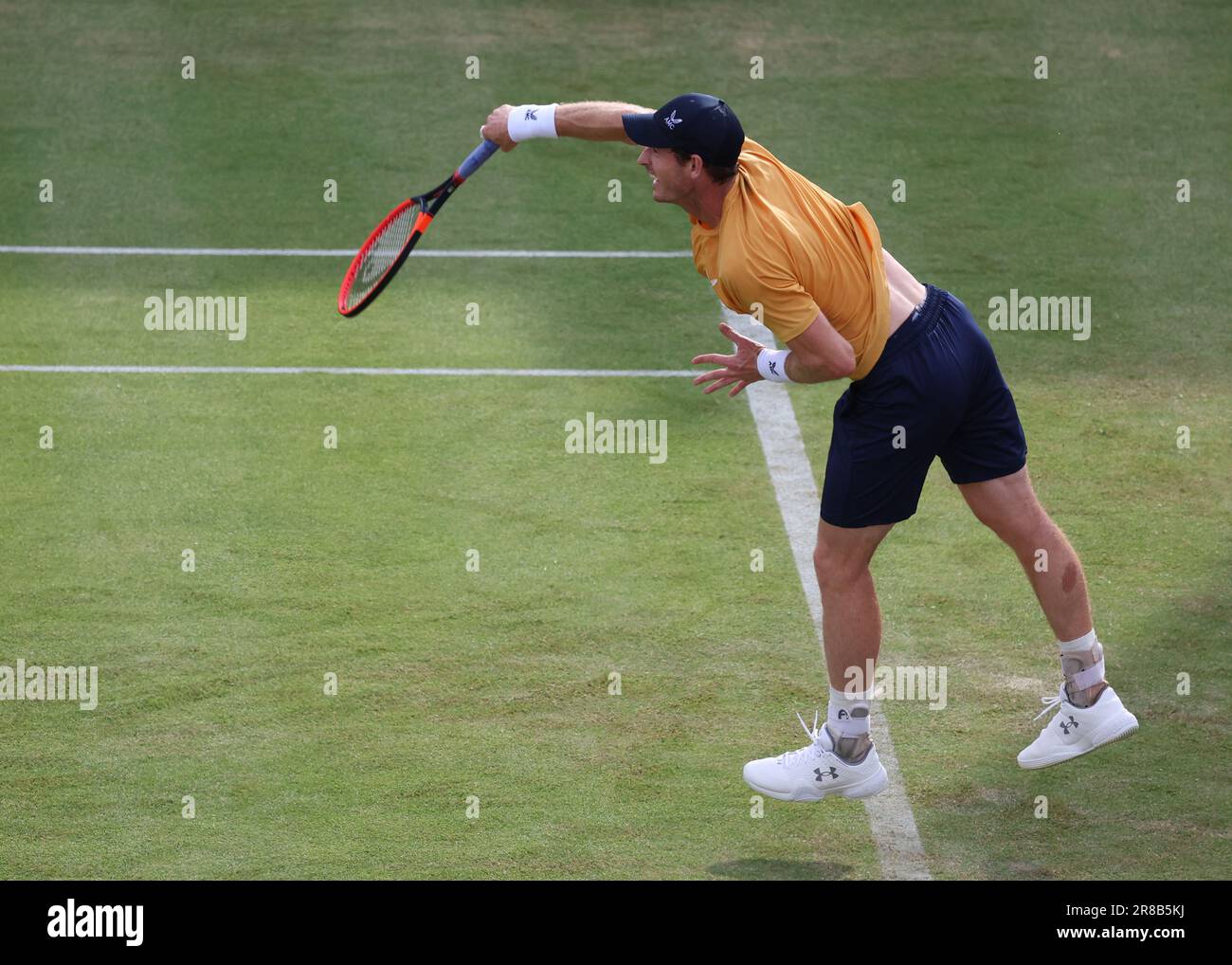 20. Juni 2023; Cinch Championships, Queens Club, West Kensington, London, England: Cinch Championships Queens Club, 2. Tag; Andy Murray (GBR) serviert Alex de Minaur (AUS) Stockfoto