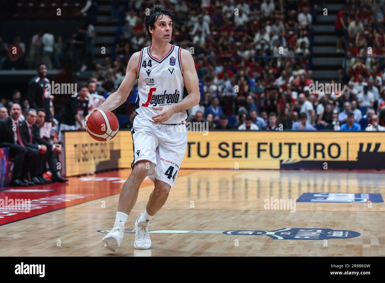 Milos Teodosic #44 von Virtus Segafredo Bologna in Aktion während der LBA Lega Basket A Finals 2023 Spiel 5 zwischen EA7 Emporio Armani Milan und Virtus Segafredo Bologna im Mediolanum Forum. Endstand: EA7 Mailand 79 | 72 Virtus Bologna Stockfoto