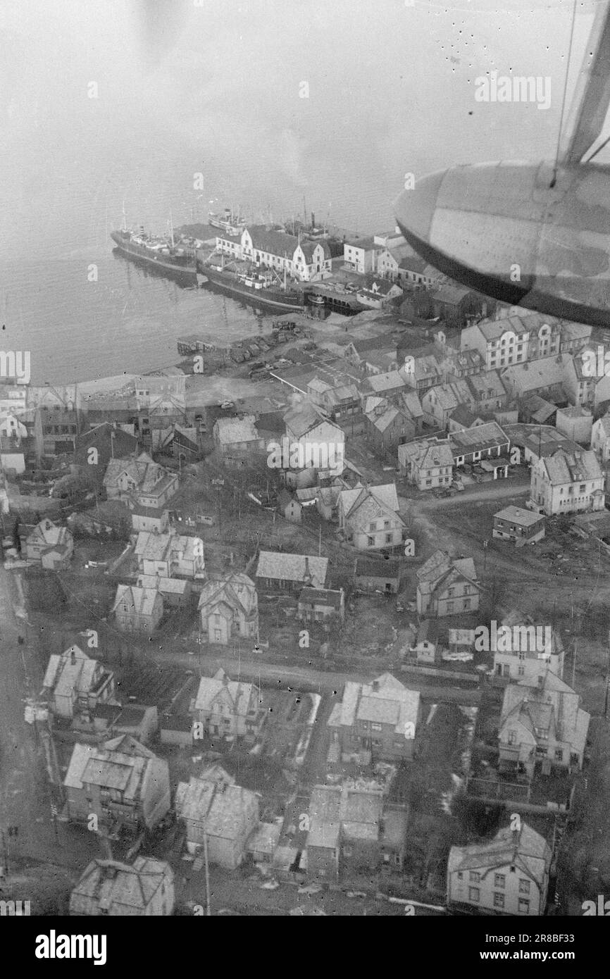 Derzeit 10-1947: Die fliegende Expressstrecke entlang Norwegens mit der fliegenden Hurtigrute auf der regulären Strecke, die im Juni eröffnet wird, startet jeden Morgen ein Flug von Tromsø und ein Flug von Stavanger, während einer in Reserve ist. Die Flugzeit beträgt etwa neun Stunden mit zusätzlichen Zwischenstopps in Bergen, Oslo, Trondheim, Brønnøysund/Sandnessjøen, Bodø und Harstad. Von Tromsø aus startet die Route Hammerfest–Vadsø–Kirkenes hodt mit anderen Flügen dreimal pro Woche. Die Fahrt Kirkenes–Oslo dauert daher zwei Tage mit dem fliegenden Hurtigruten. Jetzt vergeht etwa eine Woche. Foto: Th Stockfoto