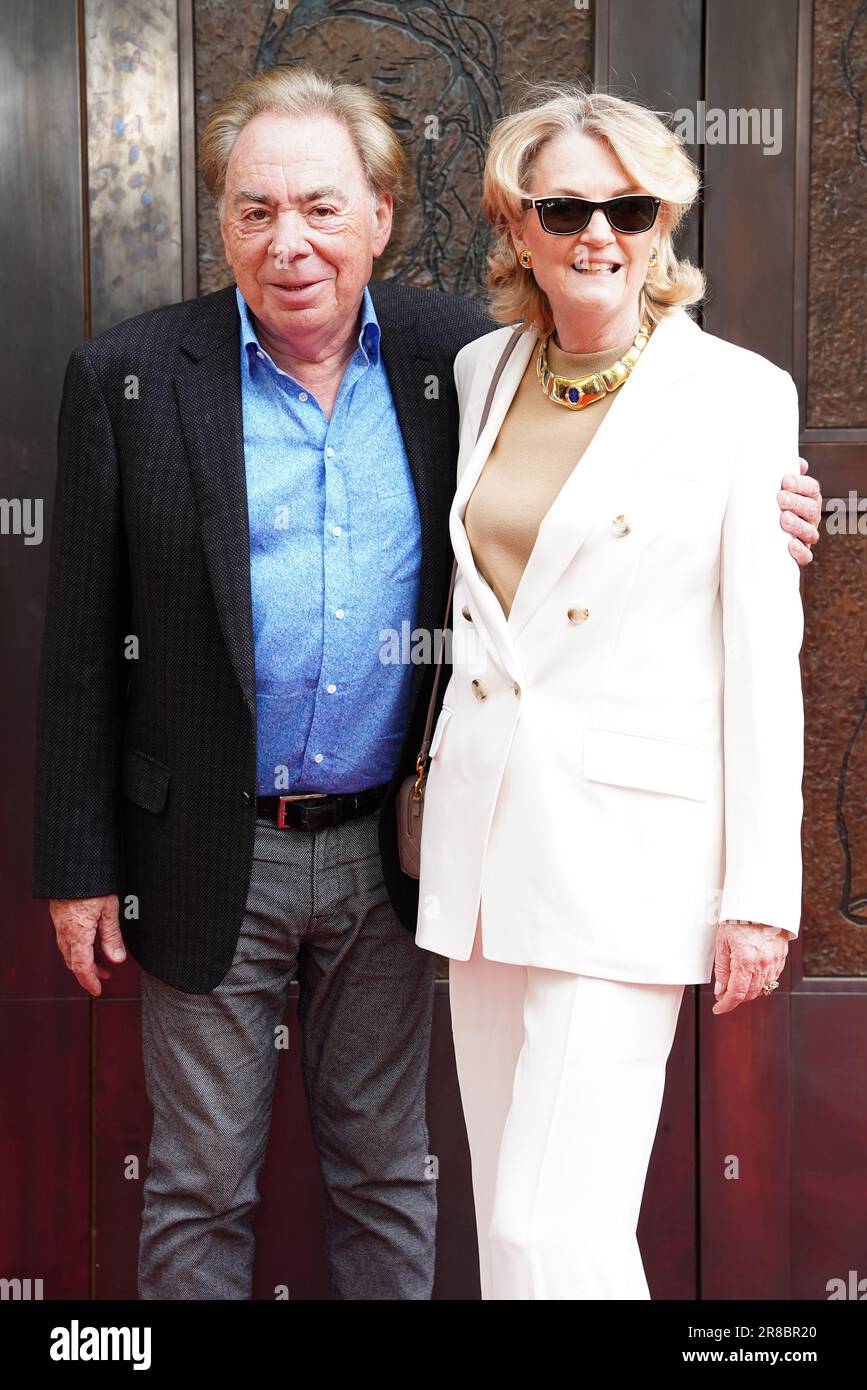 Lord Andrew Lloyd Webber und Madeleine Gurdon nehmen nach einem dreijährigen Renovierungsprogramm an der Wiedereröffnung der National Portrait Gallery in London Teil. Die Galerie hat seit der Schließung ihrer Türen im März 2020 eine umfassende Umgestaltung durchlaufen, die größte seit der Eröffnung des Gebäudes vor 127 Jahren. Foto: Dienstag, 20. Juni 2023. Stockfoto