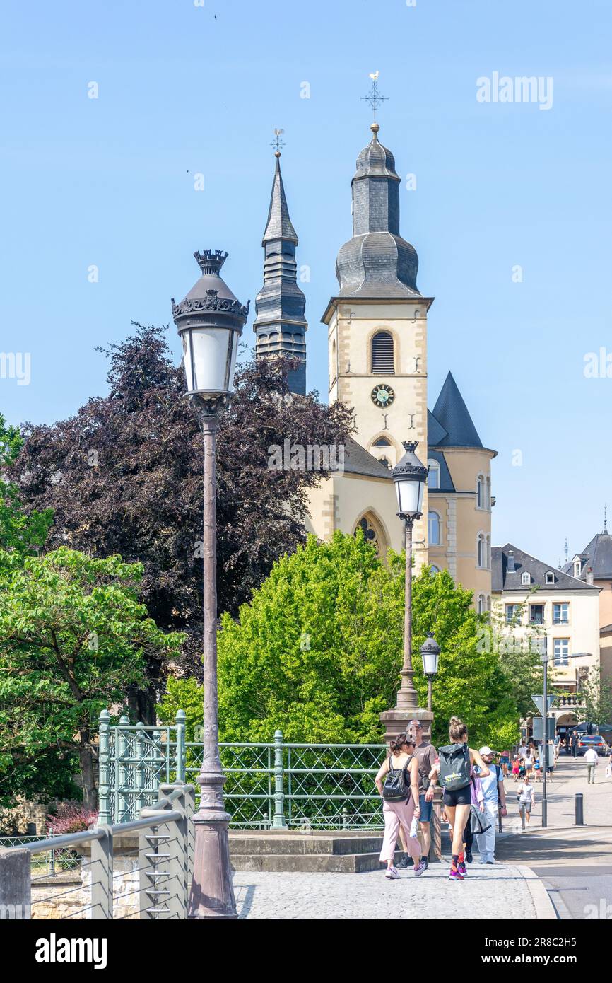 Elglise Saint-Michel vom Boulevard Victor Thorn, Ville Haute, Stadt Luxemburg, Luxemburg Stockfoto