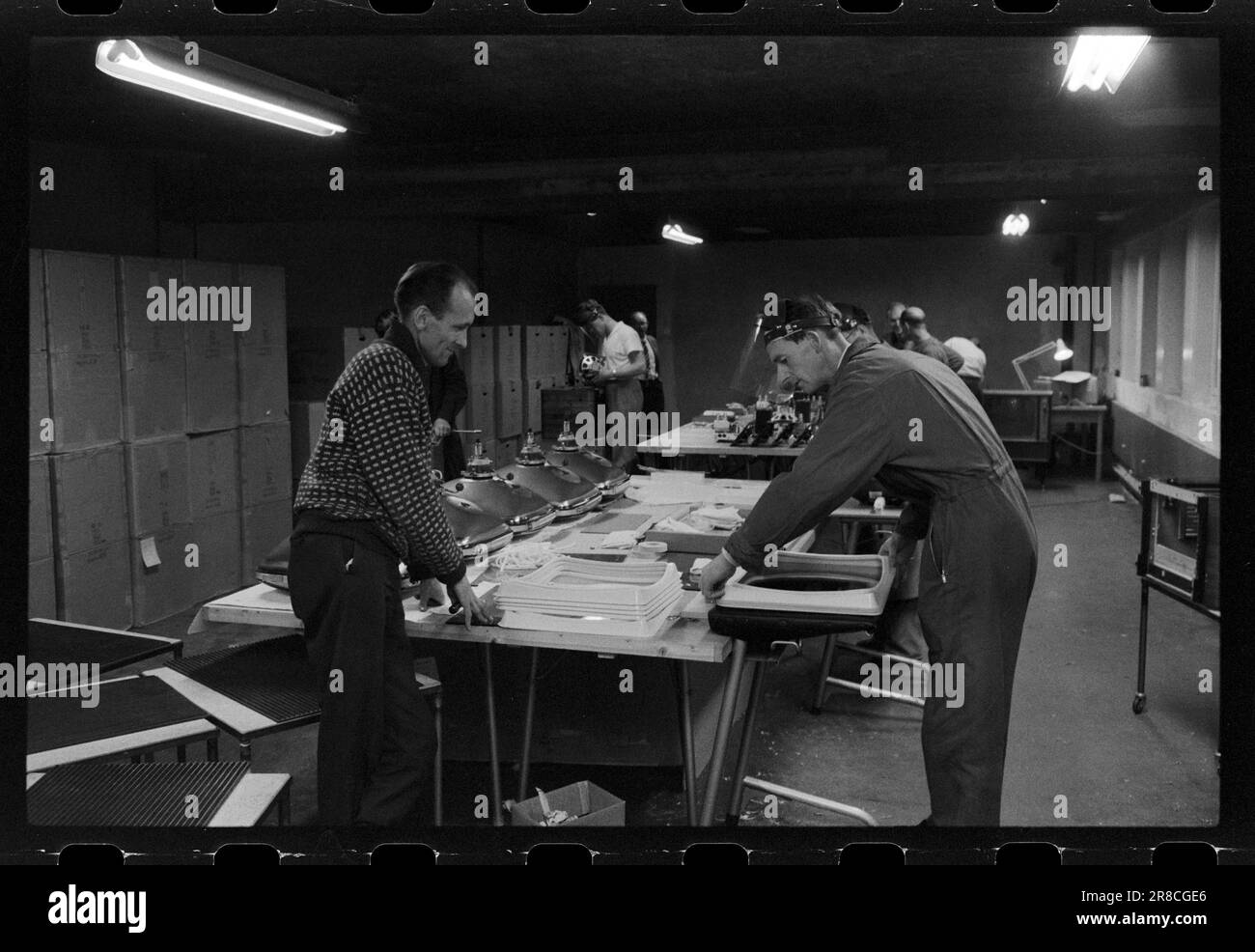 Aktuelle 56-4-1960 : Haus und Arbeit - und Hoffnung! Derzeit arbeiten rund 175 Menschen in den verschiedenen Unternehmen im Zentrum von Løren, von denen rund 100 behindert sind. Die meisten von ihnen leben im Schlafsaal, das fünfzig Meter entfernt ist und Platz für insgesamt 90 Personen bietet. In Løren haben behinderte Menschen ein Haus und einen Job - und Hoffnung! Foto: Ivar Aaserud/Aktuell/NTB Stockfoto