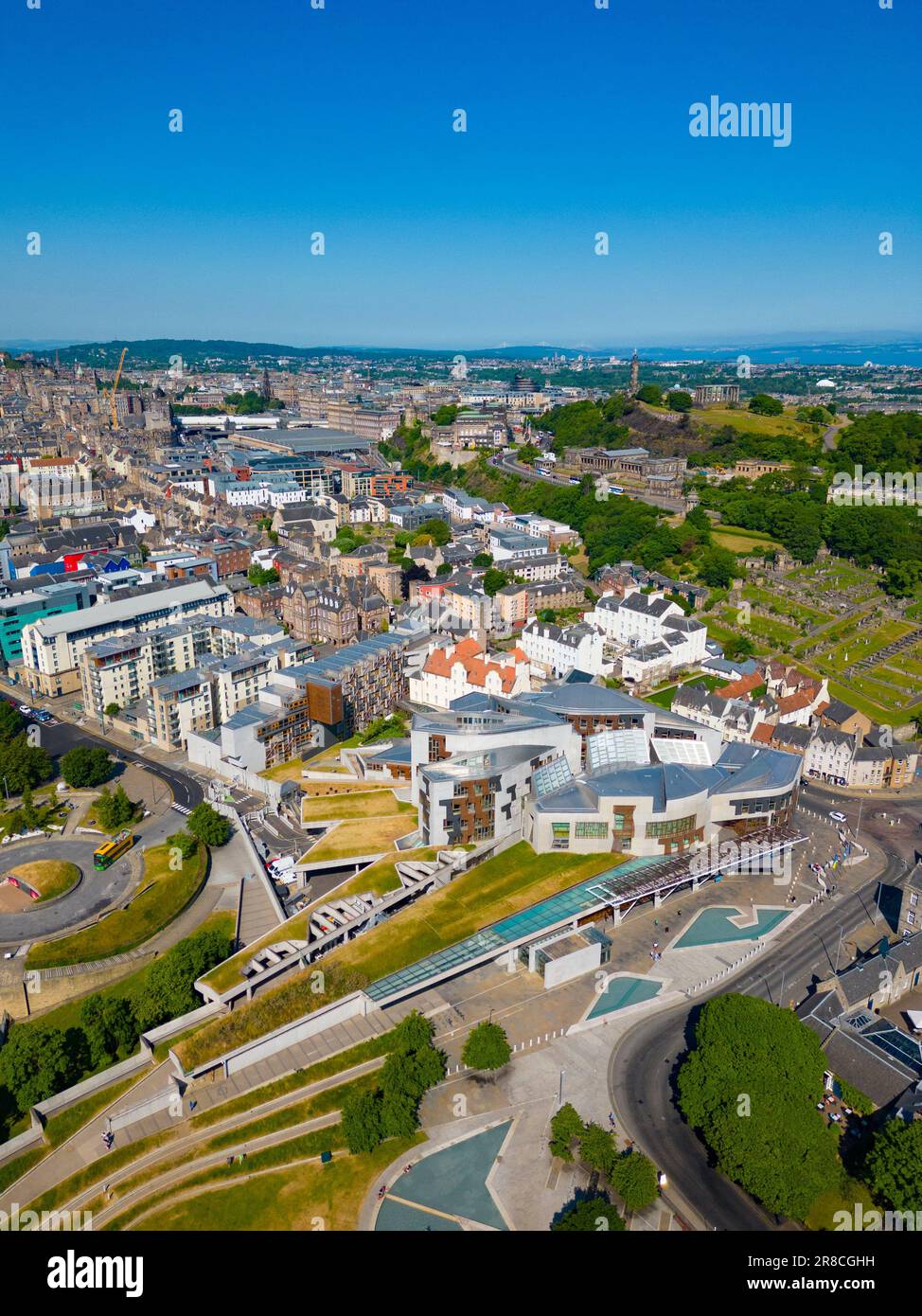 Luftaufnahme des schottischen Parlamentsgebäudes Holyrood in Edinburgh, Schottland, Großbritannien Stockfoto