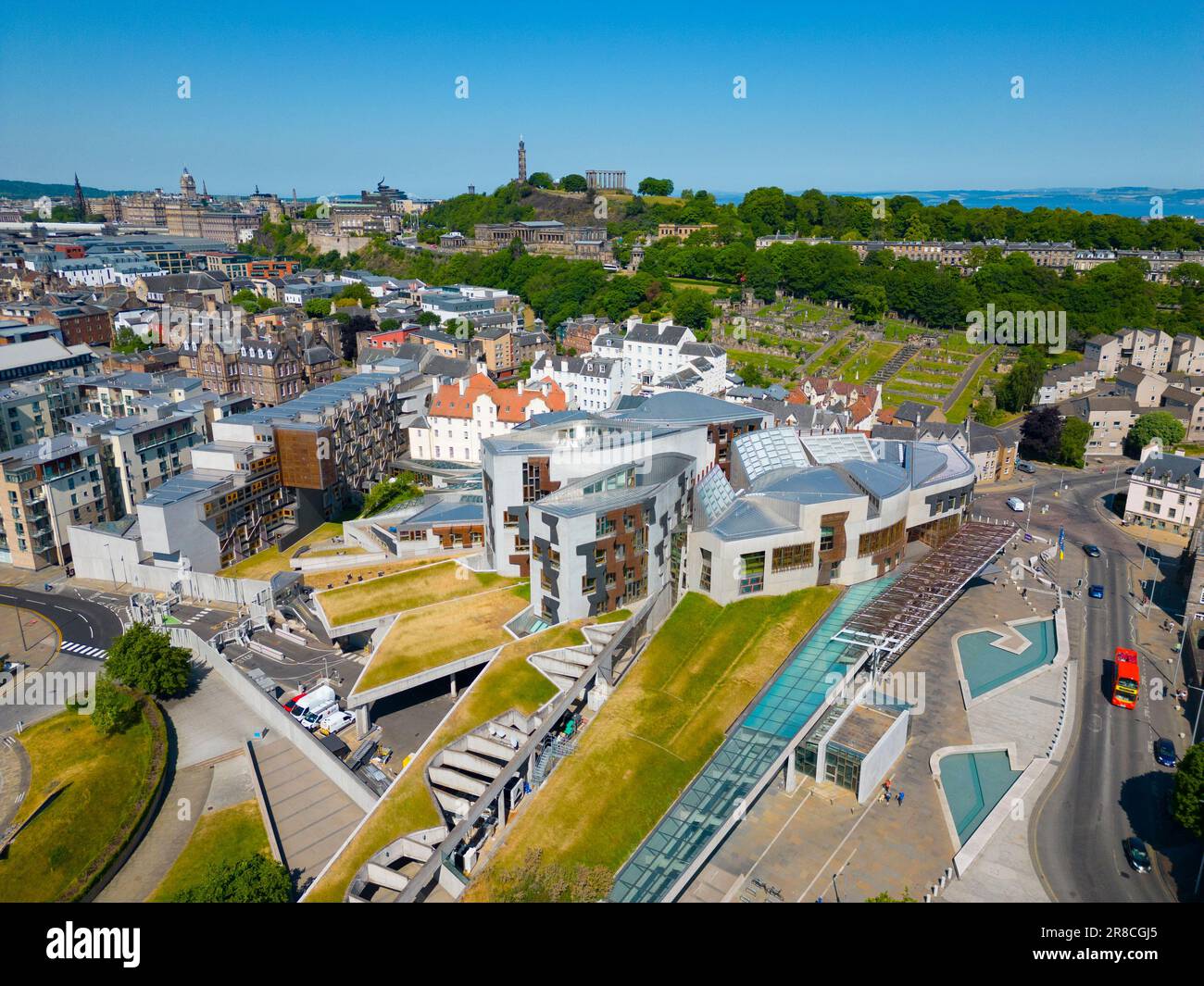 Luftaufnahme des schottischen Parlamentsgebäudes Holyrood in Edinburgh, Schottland, Großbritannien Stockfoto
