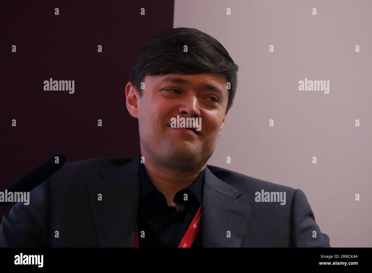 Arkady vodakhov general producer tv sender tnt nimmt an einer