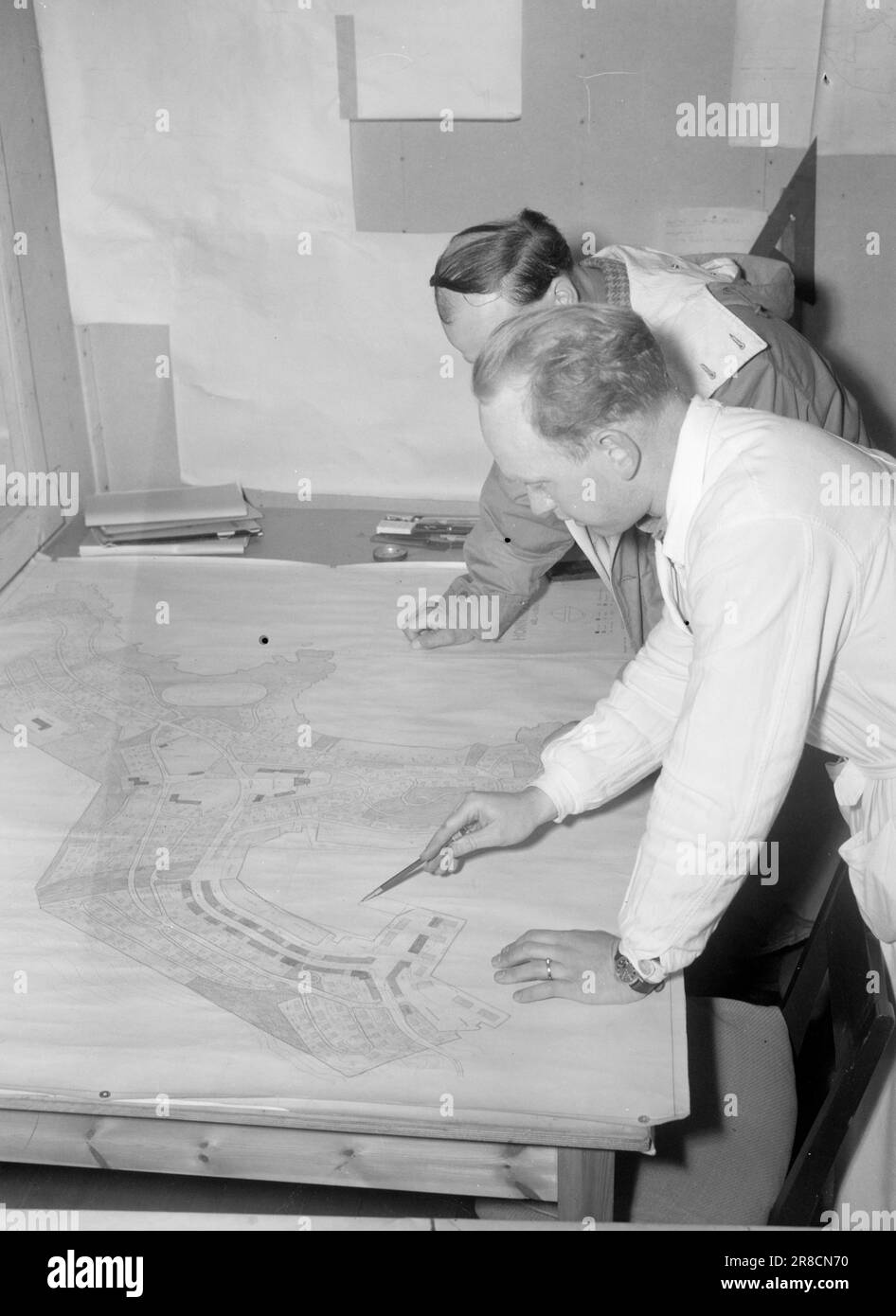 Tatsächlich 2031947 Honningsvåg'Zwischen Baracken und Bergen am Meer