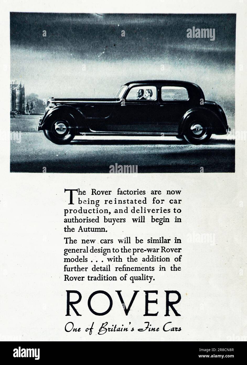 Eine 1945-Werbung für Rover Autos, die als eines der besten Autos Großbritanniens beschrieben wird. In der Werbung wird darauf hingewiesen, dass die Werke von Rover nach Welt War2 wieder in Betrieb genommen werden und dass die Auslieferungen in Kürze beginnen werden. Die neue Fahrzeugcharge wird ähnlich wie Vorkriegsmodelle gestaltet sein und die traditionelle Qualität und Kultiviertheit von Rover beibehalten. Stockfoto