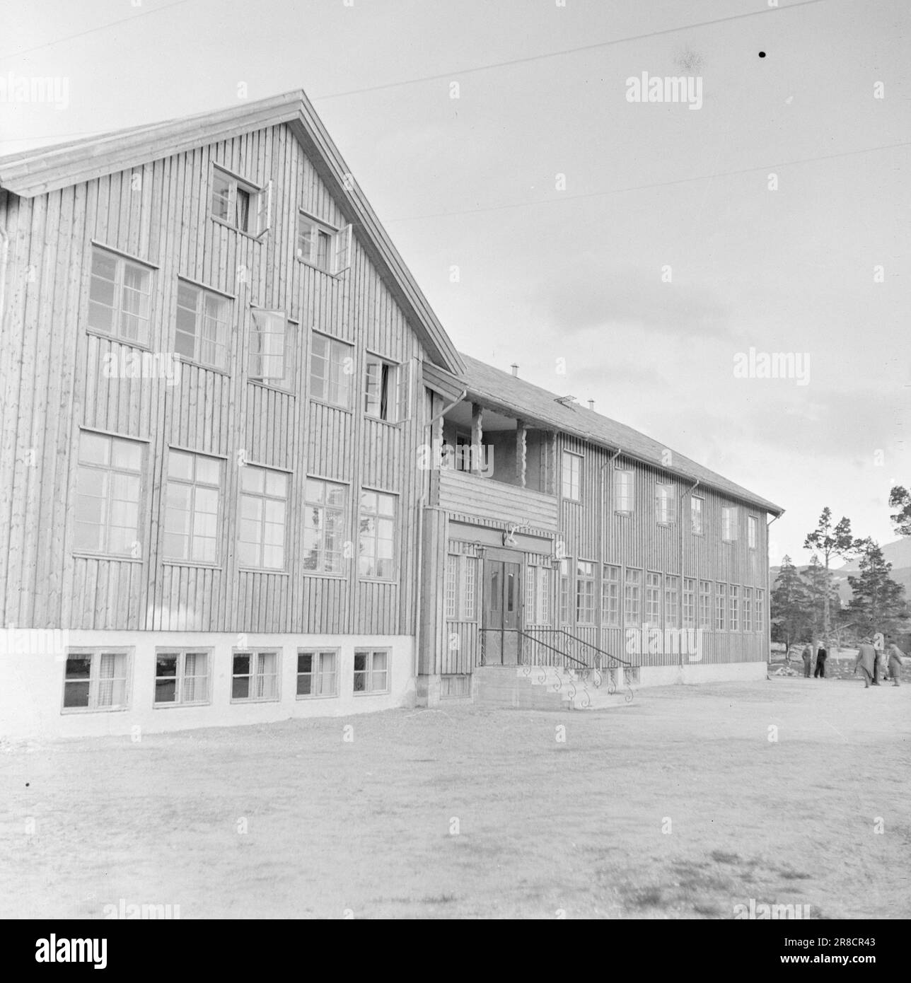 Derzeit 17-1950: Industrie in der WastelandBetween schneebedeckte Berge an der schwedischen Grenze, weit östlich von Bodø, liegt Sulitjelma. Die Menschen in dieser Bergstadt sind völlig abhängig vom Bergbau und den Minen. Die Kommunikation ist schlecht. Im Frühjahr und Herbst kann Sulitjelma vollständig von der Außenwelt isoliert werden. Die 3.000 Menschen, die dort leben, sind alle "de" und leben ihr eigenes Leben - fast wie ein Staat innerhalb eines Staates. Foto: Sverre A. Børretzen / Aktuell / NTB ***FOTO NICHT IMAGE PROCESSED*** Stockfoto