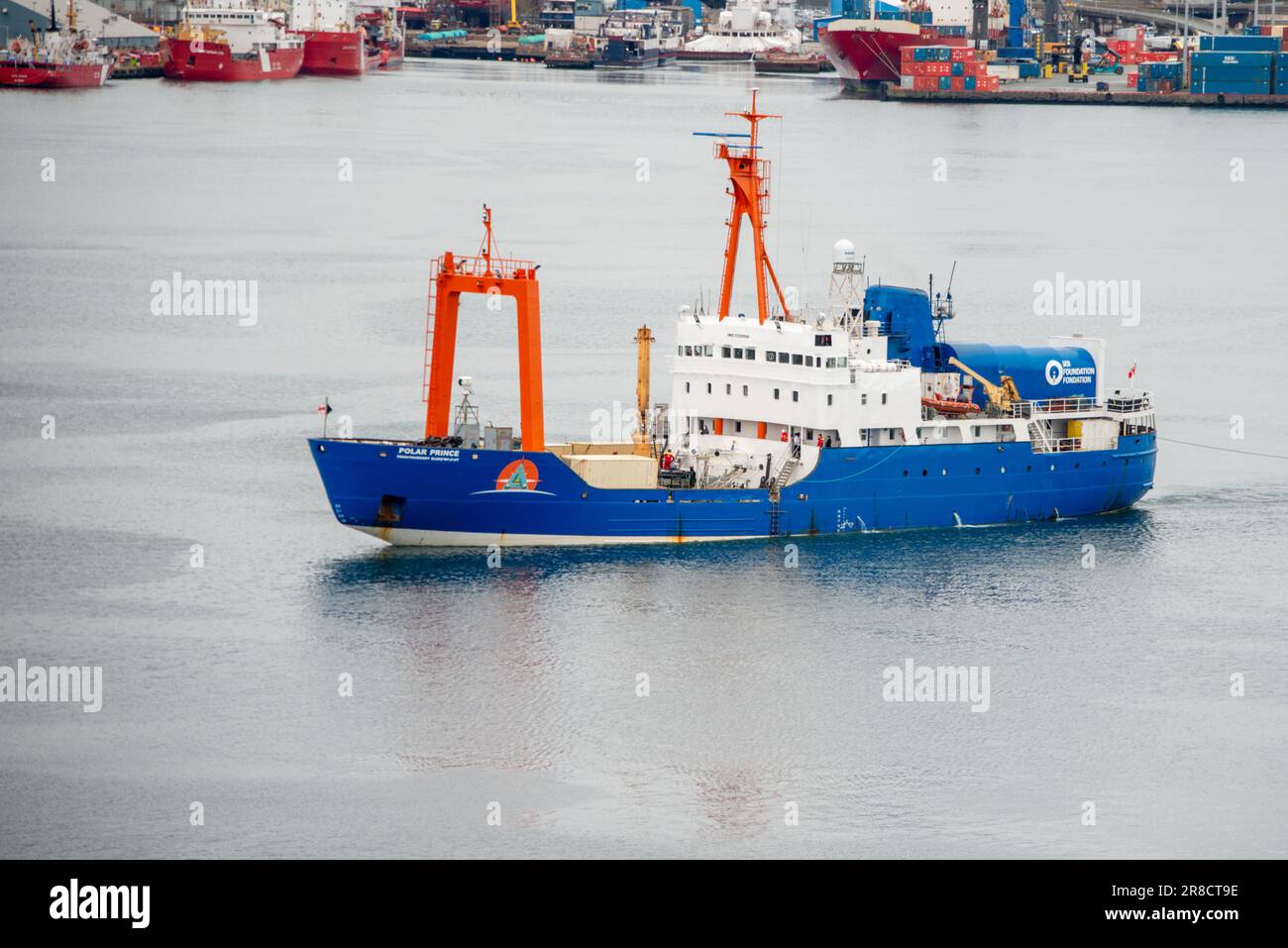 Der Polar Prince fährt mit den Tauchschiffen OceanGate Expeditions auf einem Kahn, der zum Wrack der Titanic fährt, um unter dem Ozean zu besichtigen. Stockfoto