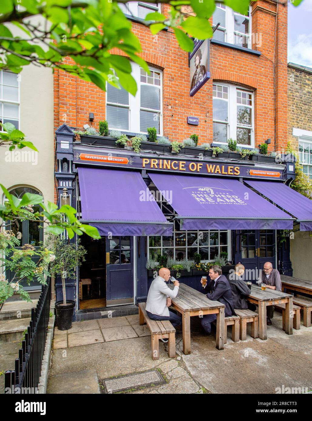 The Prince of Wales Pub, Cleaver Square, Kennington, London, UK Stockfoto