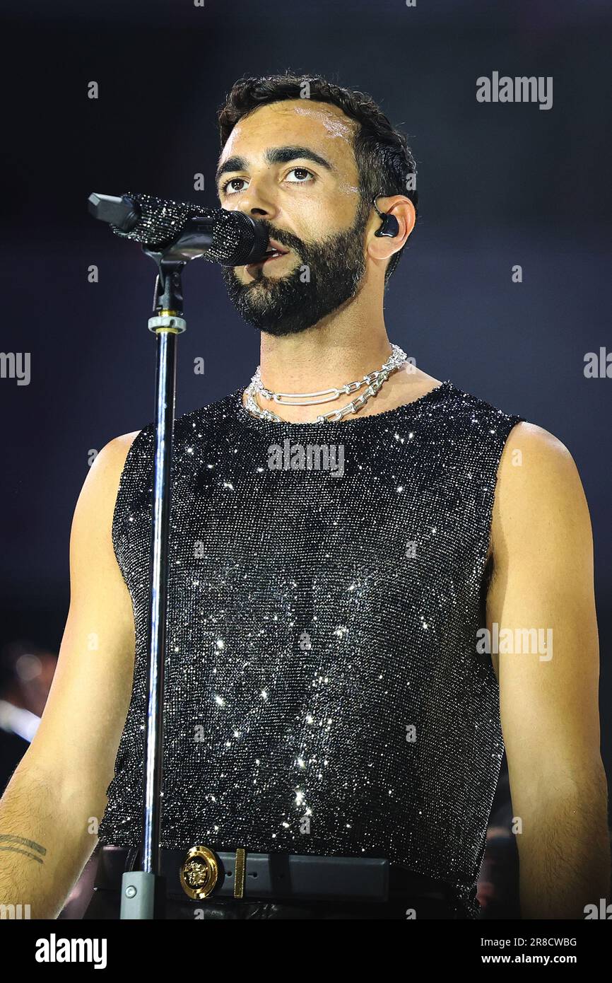 Padua, Italien. 20. Juni 2023. MARCO MENGONI MARCO IN DEN STADIEN 2023 EUGANEO STADIUM - PADUA Marco Mengoni, der erste italienische Künstler, der bei den MTV Europe Music Awards den besten europäischen Akt gewonnen hat, eine Auszeichnung, die 2010 und 2015 gewonnen wurde, Und der erste italienische Künstler in der Geschichte, der 2013 auf der Billboard Film & TV Music Conference in Los Angeles aufgetreten ist. Vor kurzem nahm er an der Eurovision 2023 Teil, die den vierten Platz gewann. Auf dem Foto Marco Mengoni Credit: Independent Photo Agency/Alamy Live News Stockfoto