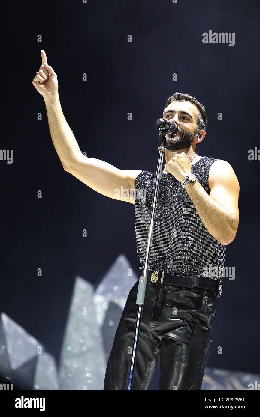 Padua, Italien. 20. Juni 2023. MARCO MENGONI MARCO IN DEN STADIEN 2023 EUGANEO STADIUM - PADUA Marco Mengoni, der erste italienische Künstler, der bei den MTV Europe Music Awards den besten europäischen Akt gewonnen hat, eine Auszeichnung, die 2010 und 2015 gewonnen wurde, Und der erste italienische Künstler in der Geschichte, der 2013 auf der Billboard Film & TV Music Conference in Los Angeles aufgetreten ist. Vor kurzem nahm er an der Eurovision 2023 Teil, die den vierten Platz gewann. Auf dem Foto Marco Mengoni Credit: Independent Photo Agency/Alamy Live News Stockfoto