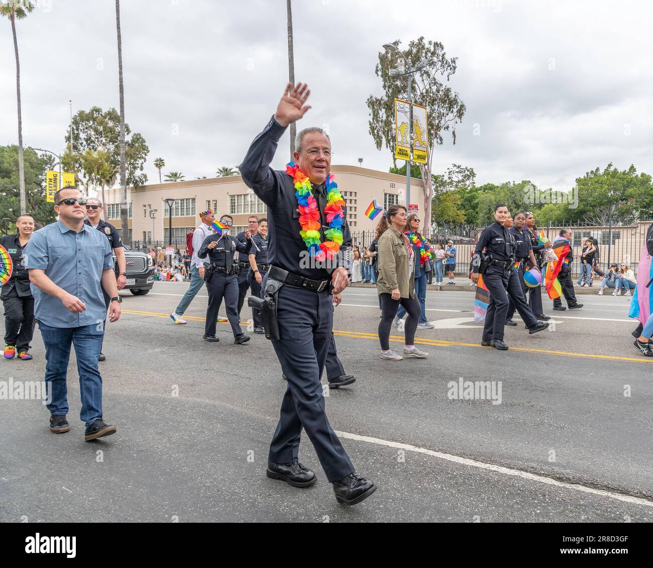 Los Angeles, Kalifornien, USA – 11. Juni 2023: Michael Moore, Leiter der Polizei von Los Angeles, marschiert bei DER LA Pride Parade in Los Angeles, Kalifornien. Stockfoto