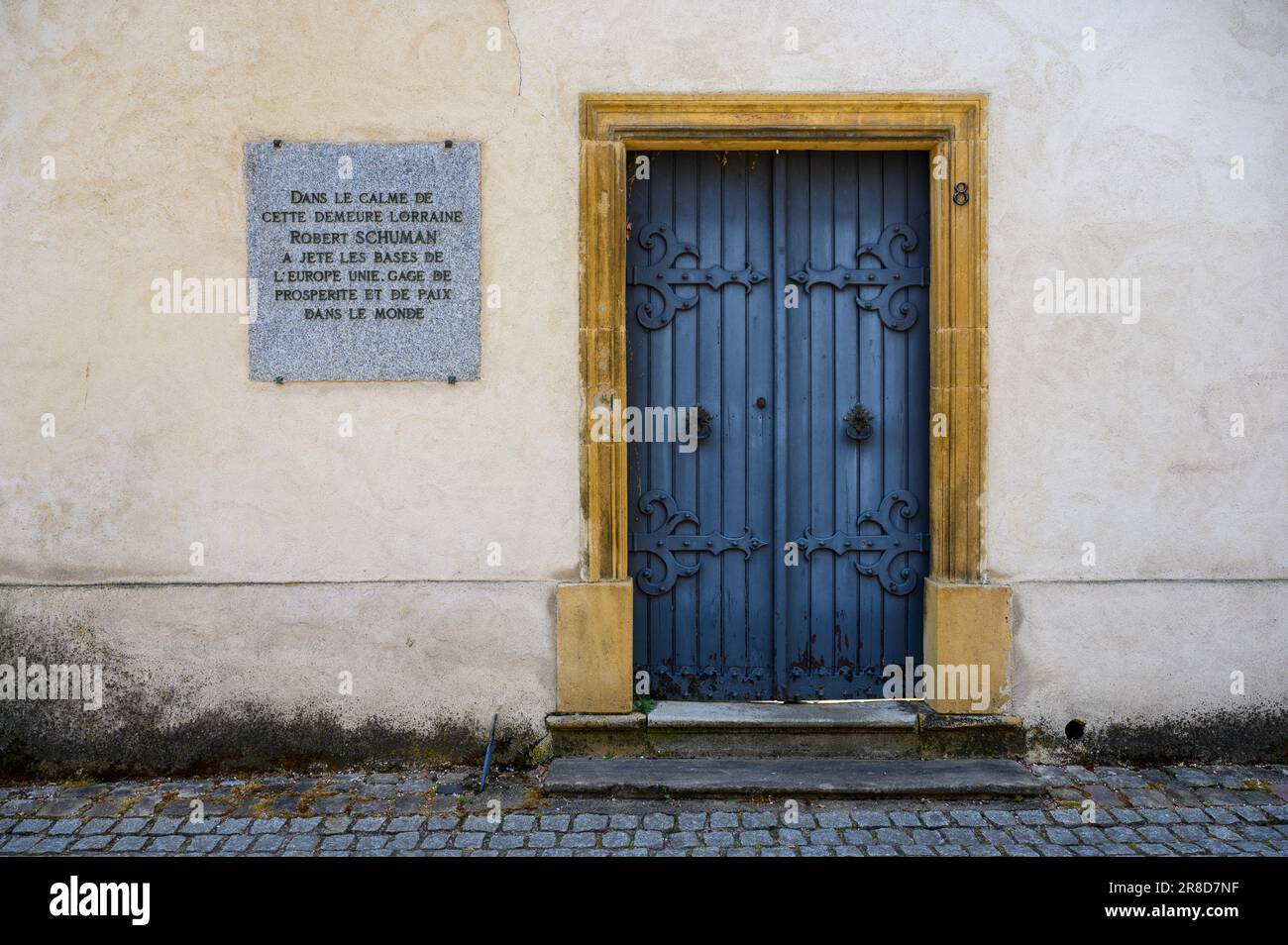 Eine Gedenktafel über dem Haus, in dem Robert Schuman, der Vater Europas, lebte. Stockfoto