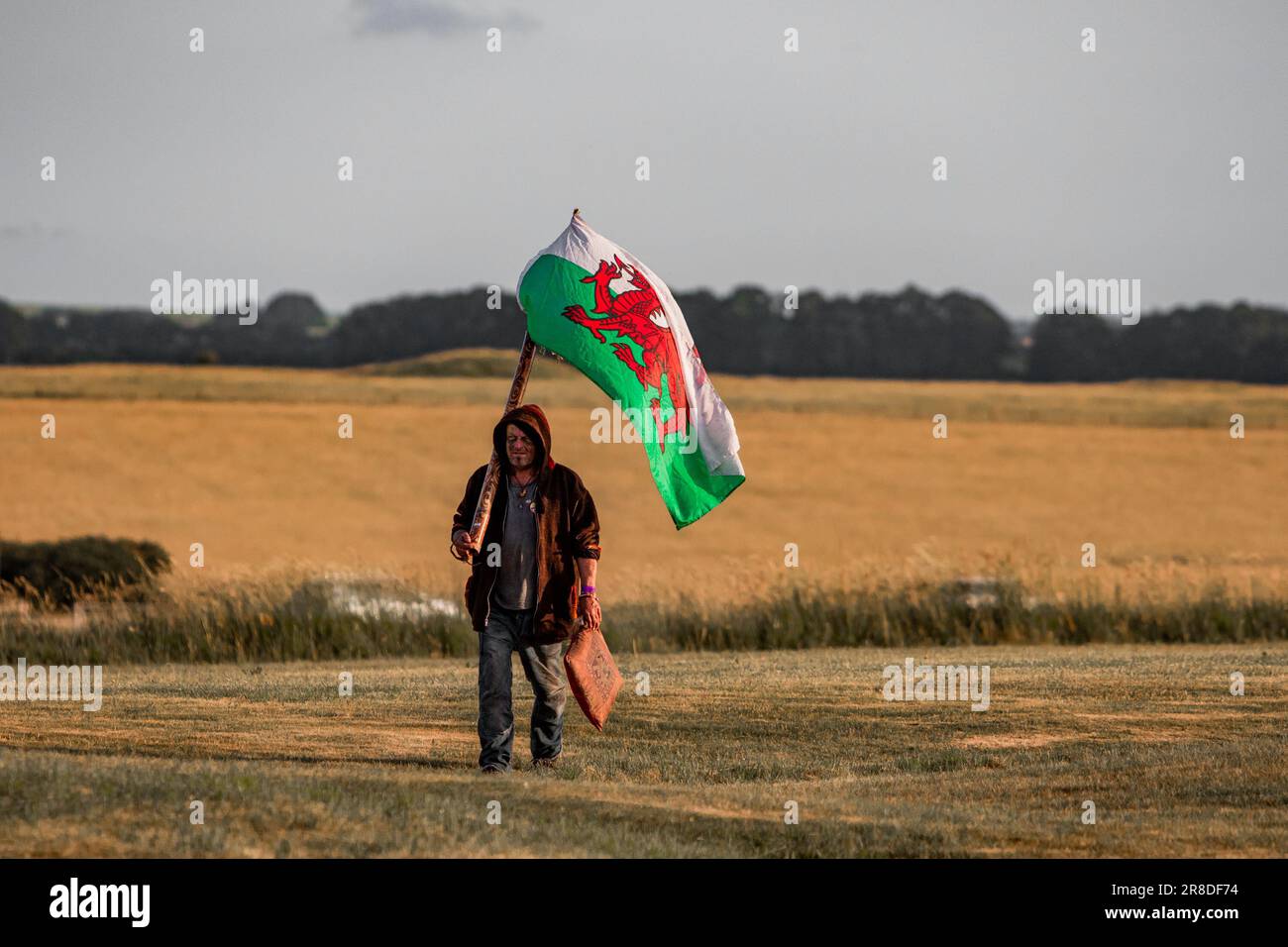 Die jährlichen Sommersonnenfeiern finden in Stonehenge, Wiltshire, Großbritannien, statt Stockfoto