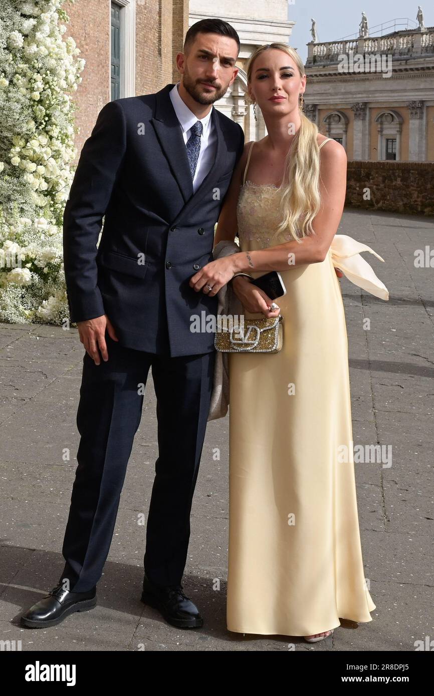 Rom, Italien. 20. Juni 2023. Danilo Cataldi (l) und Elisa Liberati (r) nehmen an der Hochzeit des Latium-Fußballer Mattia Zaccagni mit der Influencer Chiara Nasti in der Basilika Santa Maria Ara Coeli Teil. Kredit: SOPA Images Limited/Alamy Live News Stockfoto