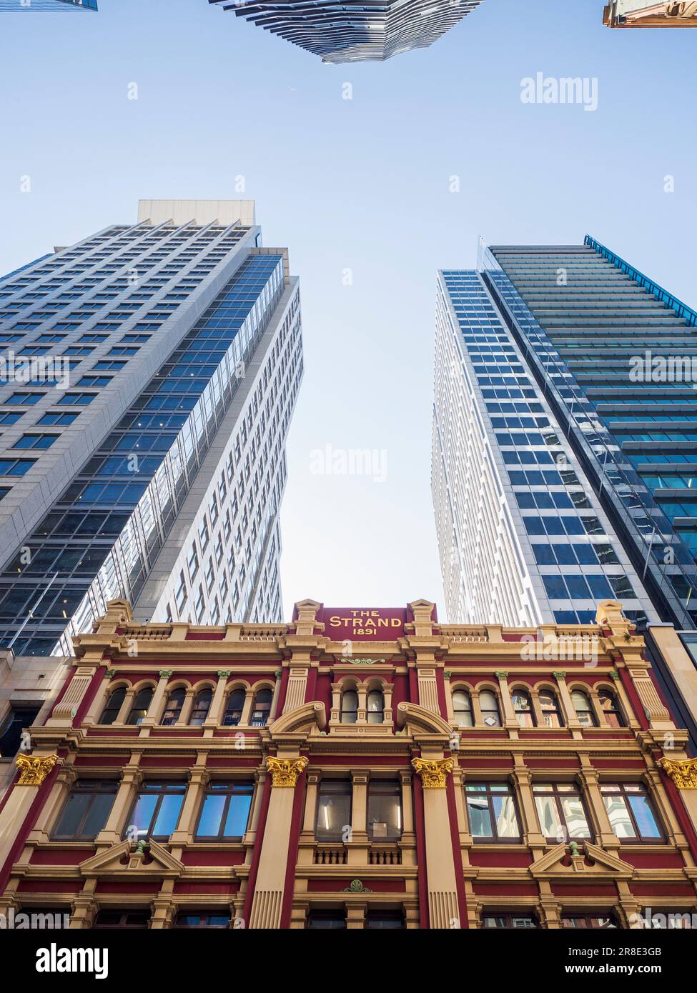 Australien, New South Wales, Sydney, flacher Blick auf das Hotel zwischen Wolkenkratzern Stockfoto