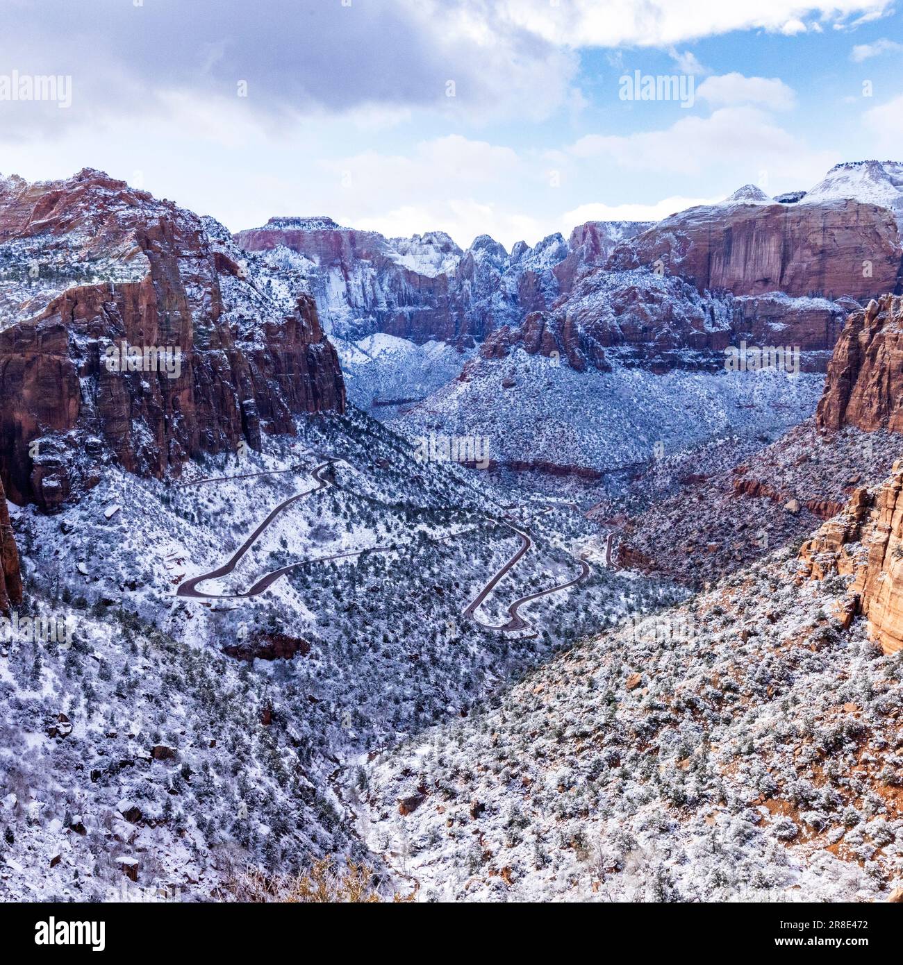 USA, Utah, Springdale, Zion National Park, Panoramablick auf die Berge im Winter Stockfoto