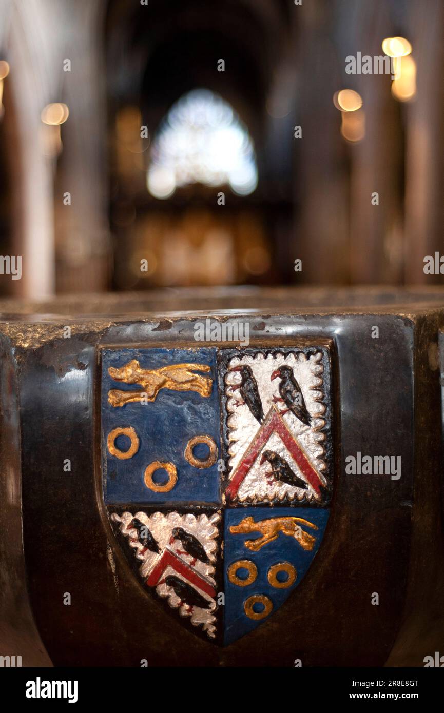 Wappen der Familie Rodes auf achteckigem Marmor, St. Nikolaus Kathedrale, Newcastle-upon-Tyne Stockfoto