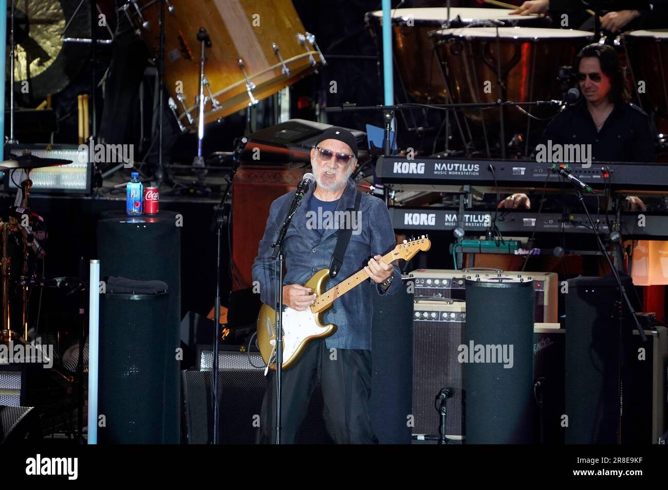 Pete Townshend und Loren Gold von The Who live bei einem Konzert der „The 2023 European Tour - Hits Back“ Tour mit dem Filmorchester Babelsberg in der Waldbühne. Berlin, 20.06.2023 Stockfoto