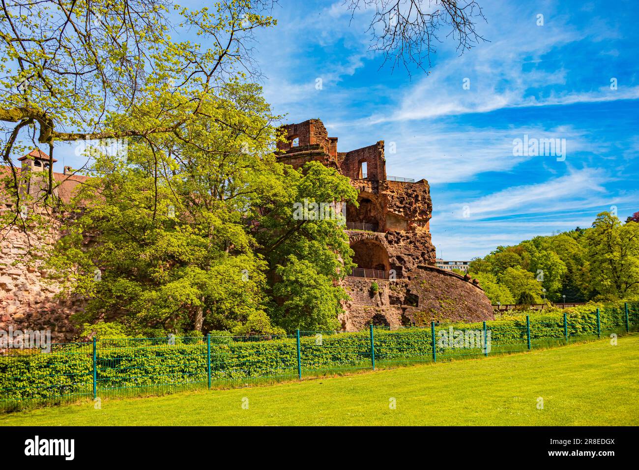 HEIDELBERG, BADEN-WÜRTTEMBERG, DEUTSCHLAND - CIRCA MAI 2023: Schloss Heidelberg, Deutschland. Stockfoto