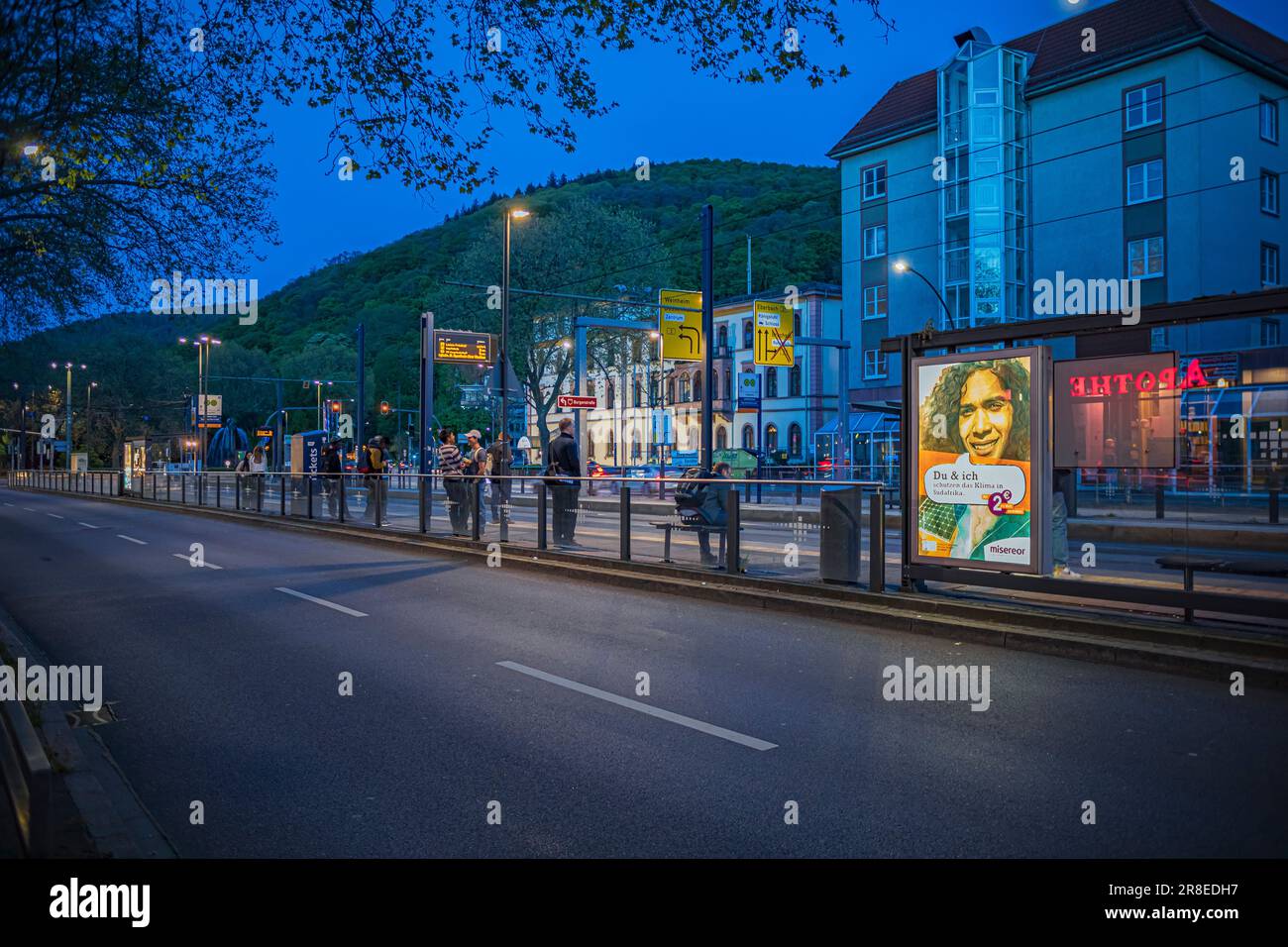 HEIDELBERG, BADEN-WÜRTTEMBERG, DEUTSCHLAND - CIRCA MAI 2023: Die Straßen der Stadt Heidelberg. Stockfoto