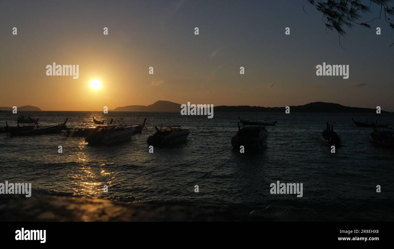 Wunderschöne unvergleichliche Aussicht in Nai Harn, Raiwai Phuket Thailand Stockfoto