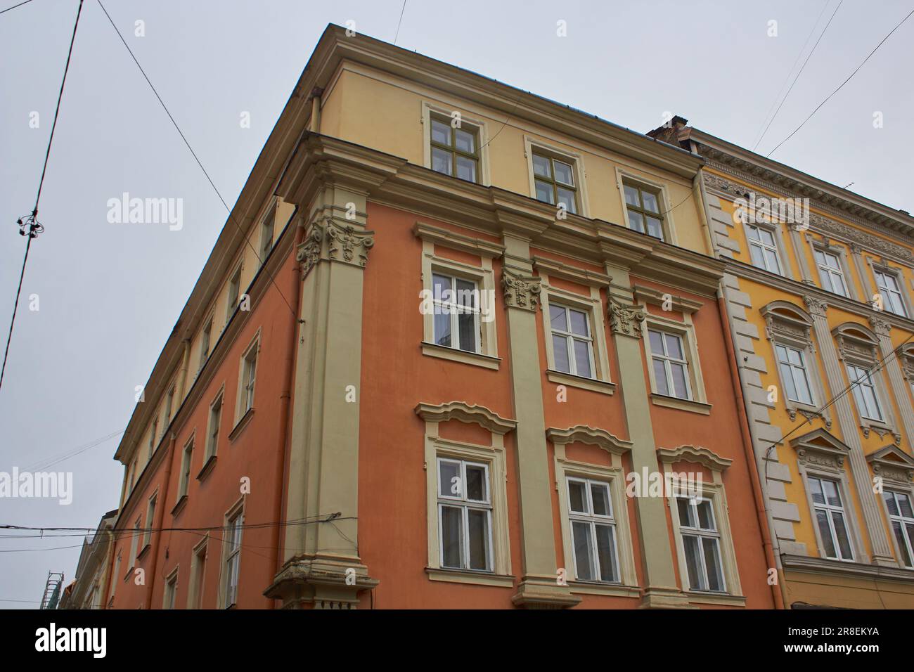 Restauriertes altes Gebäude in der Altstadt von lemberg Stockfoto
