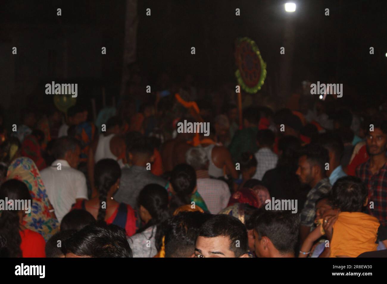 Bhadrak, Odisha , INDIEN - JUNI 20 2023 : göttlich aussehendes Idol der hinduistischen Gottheiten Lord Jagannath während des Wagenfestivals. Weltberühmter Rath Yatra (Wagen Stockfoto