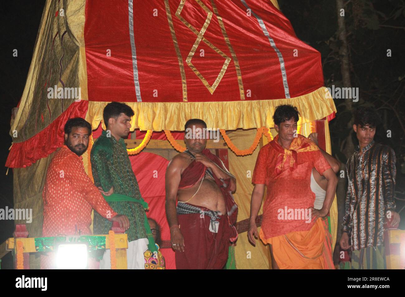 Bhadrak, Odisha , INDIEN - JUNI 20 2023 : göttlich aussehendes Idol der hinduistischen Gottheiten Lord Jagannath während des Wagenfestivals. Weltberühmter Rath Yatra (Wagen Stockfoto