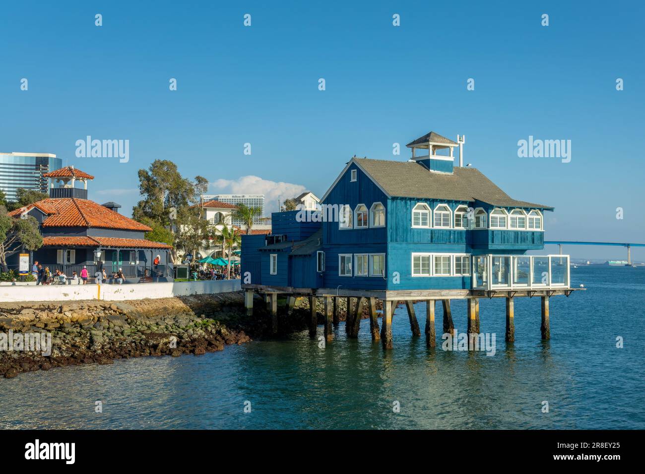 Altes Pfahlhaus in San Diego Seaport Village, Kalifornien Stockfoto