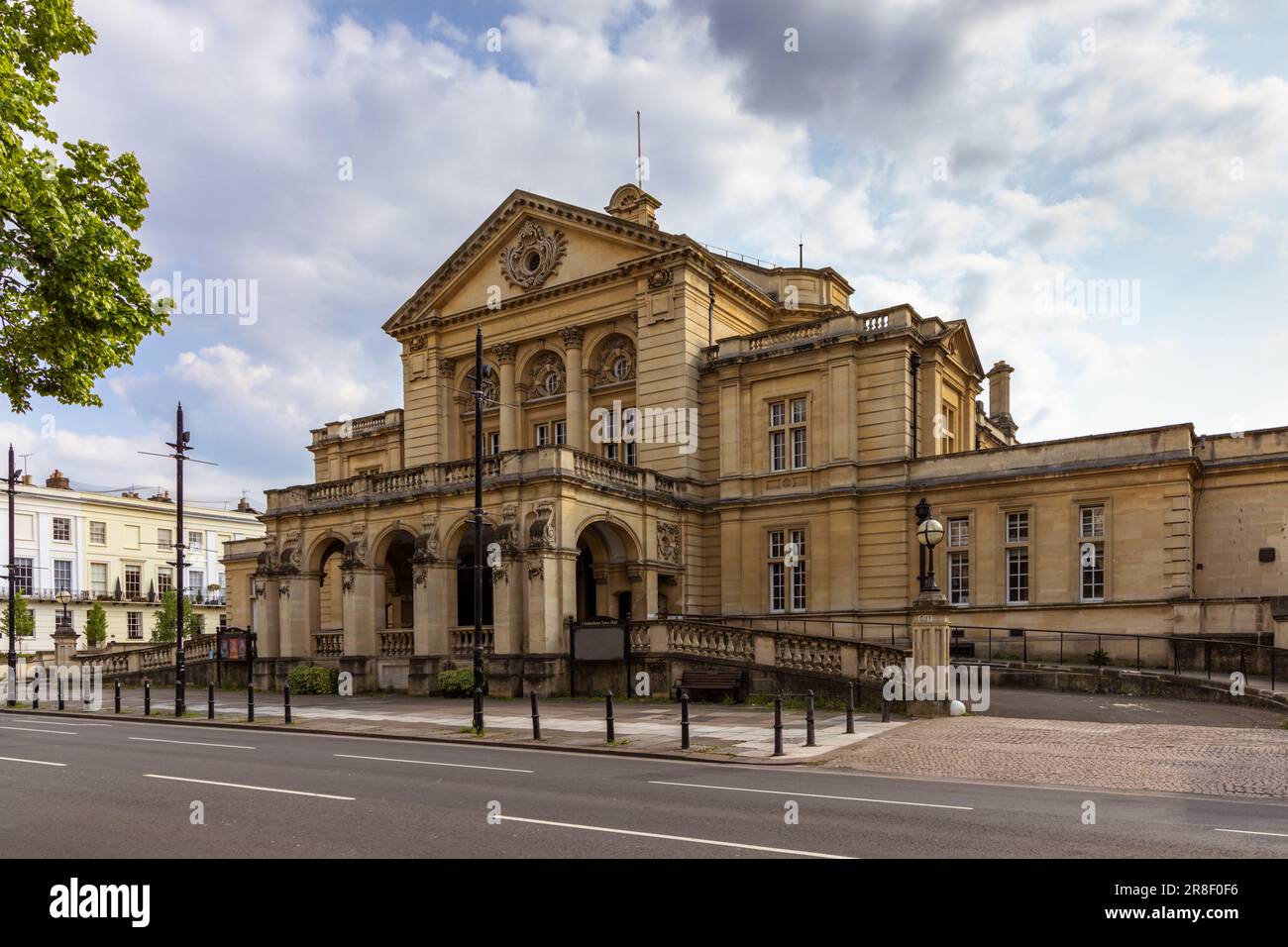 Das Rathaus in Cheltenham, Gloucestershire, England, wird heute als Veranstaltungsort für Konzerte, Festivals, Bankette und Tagungen genutzt Stockfoto