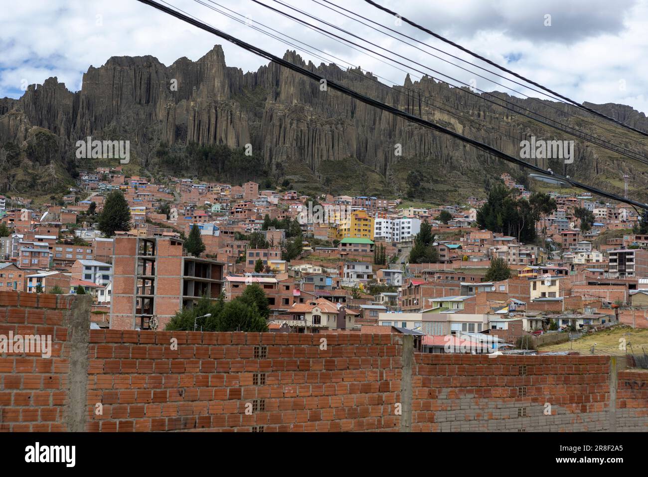 Überlandreisen in Bolivien, Südamerika: Erkundung der bergigen Außenbezirke der am höchsten gelegenen Verwaltungshauptstadt der Welt: La Paz Stockfoto